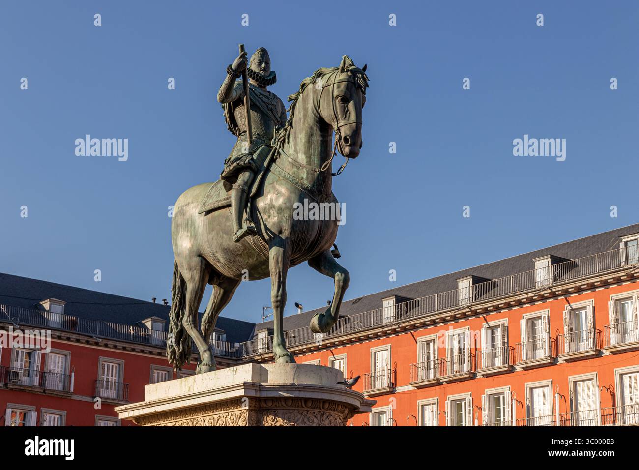 Madrid, Spanien. Reiterstatue von Philipp III. Auf der Plaza Mayor, ein bedeutendes Wahrzeichen von Giambologna und Pietro Tacca Stockfoto