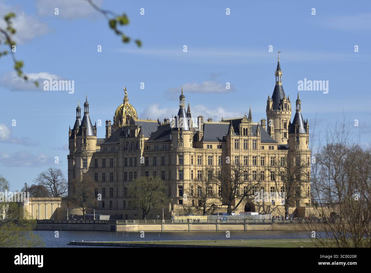 Burgsee mit Schloss Schwerin Stockfoto