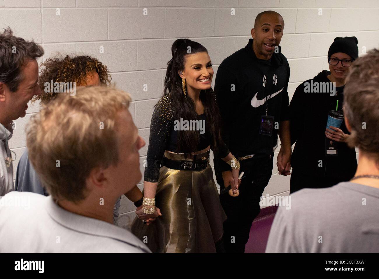 Idina Menzel: Welchen Weg zur Bühne? (2022)die mit dem Tony Award® ausgezeichnete Schauspielerin und Sängerin Idina Menzel nimmt das Publikum mit auf eine intime Reise in ihr Leben auf und abseits der Bühne *Filmstill - nur für redaktionelle Verwendung* siehe spezielle Anweisungen. CAP/TFS-Bild, das von Capital Pictures bereitgestellt wird Stockfoto