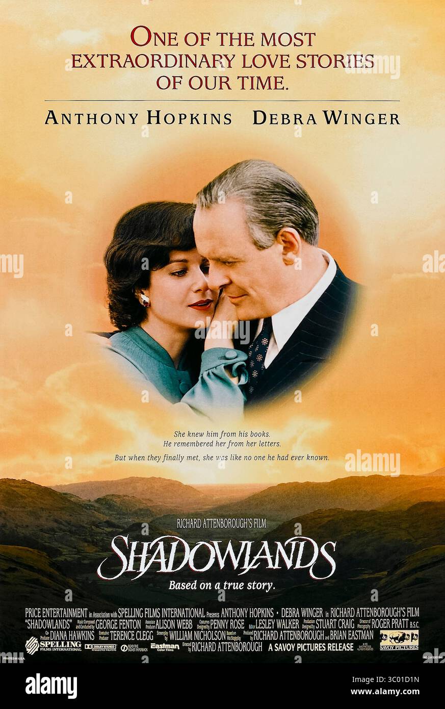 Shadowlands (1993) von Richard Attenborough mit Anthony Hopkins, Debra Winger und Edward Hardwicke. Die wahre Geschichte des Autors C.S. Lewis und seiner späten Romantik mit dem amerikanischen Dichter Joy Gresham, der Liebe, Verlust und Glauben erforscht. Werbeplakat, ausschließlich redaktionelle Verwendung, obligatorische Angabe: Media Associates / Universal Pictures Stockfoto