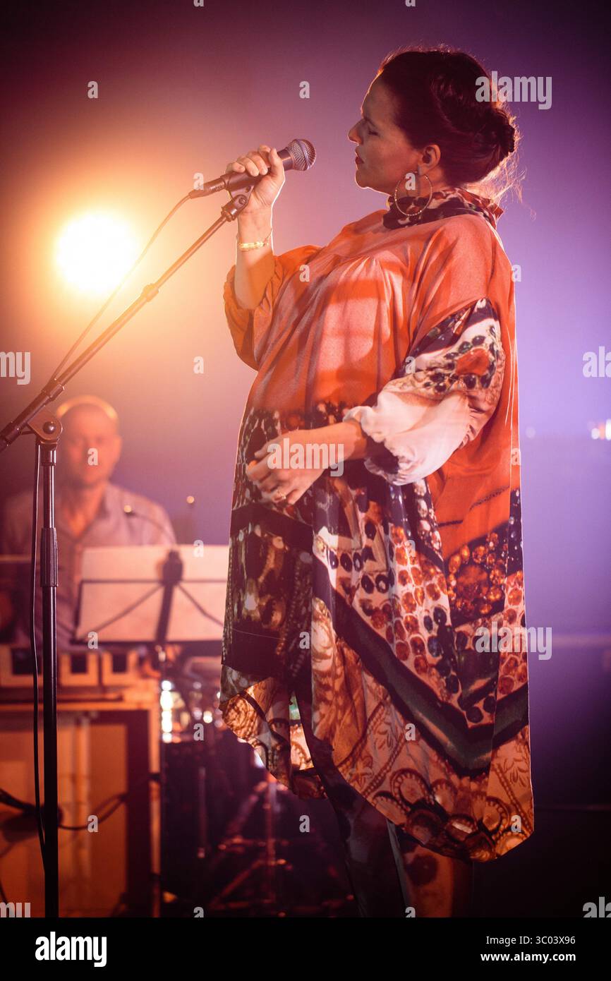 24. Februar 2017 - Kopenhagen, England, Dänemark - Emiliana Torrini und der Kolorist geben ein Live-Konzert im StÃÂ¸dpudelageret in Kopenhagen. Dänemark, 24/02 2017. (Foto: © Malthe Ivarsson/Gonzales Foto via ZUMA Press) Stockfoto