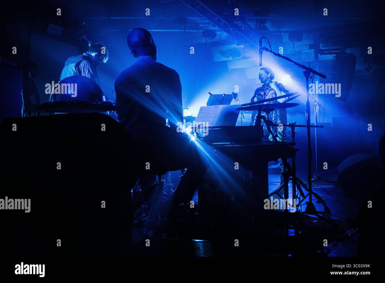 24. Februar 2017 - Kopenhagen, England, Dänemark - Emiliana Torrini und der Kolorist geben ein Live-Konzert im StÃÂ¸dpudelageret in Kopenhagen. Dänemark, 24/02 2017. (Foto: © Malthe Ivarsson/Gonzales Foto via ZUMA Press) Stockfoto