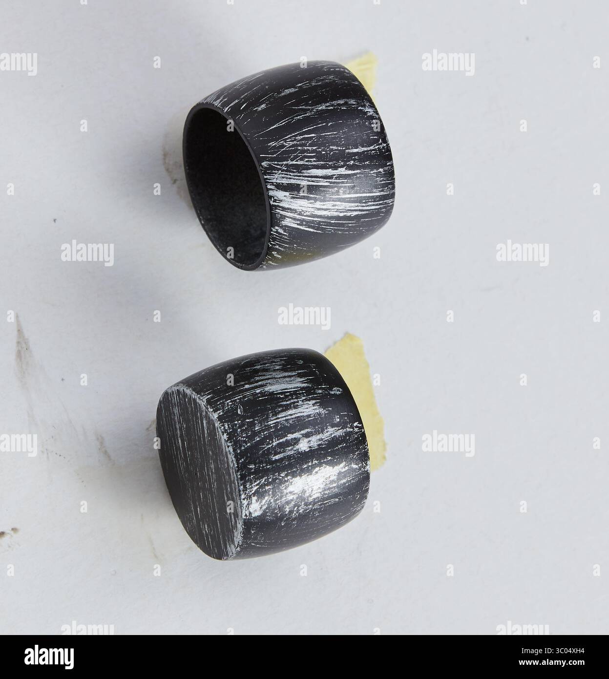 Zerkratzter Stahlring isolierter Naturhintergrund mit Beschneidungspfad Stockfoto