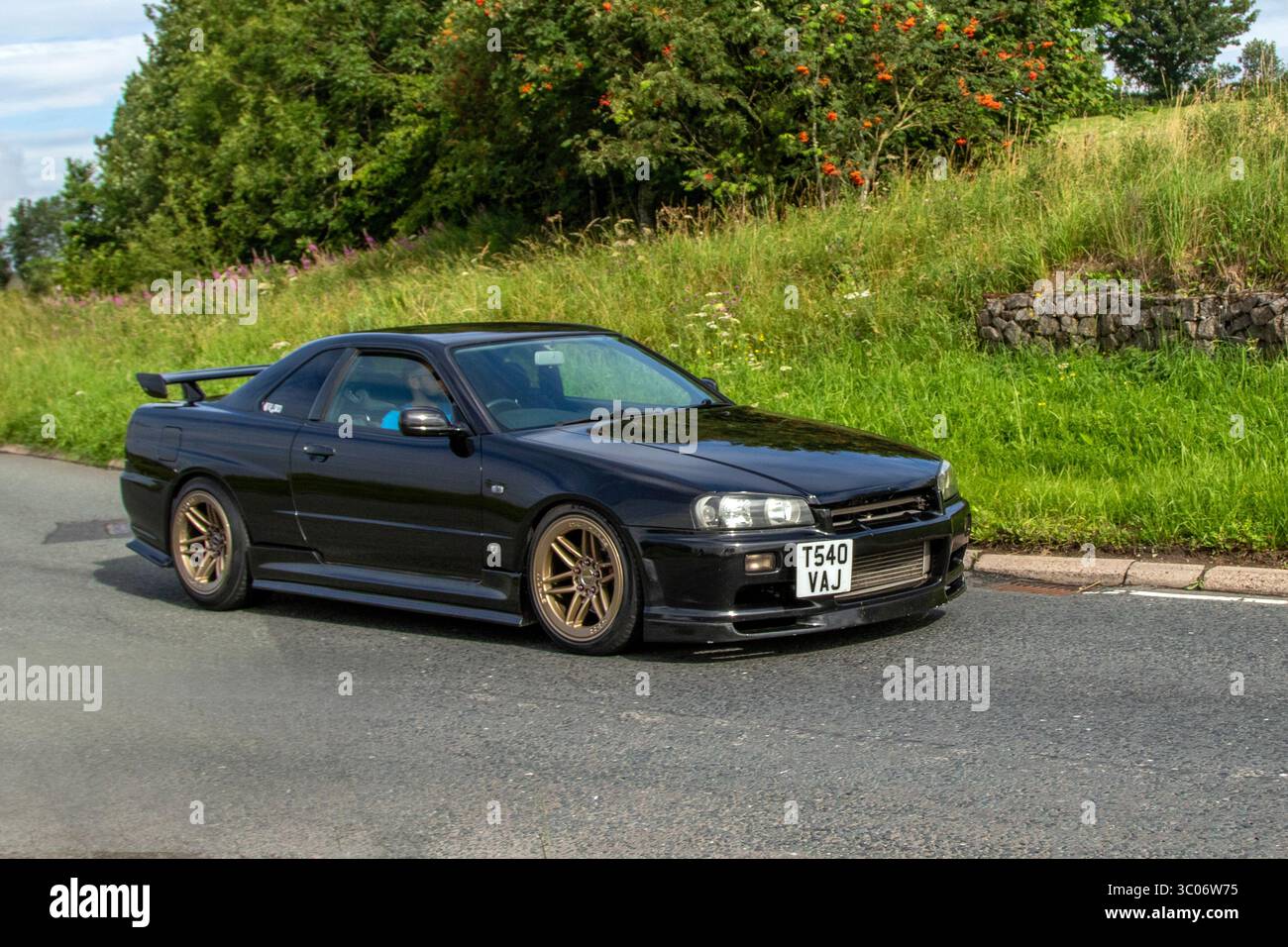 1999 90er Jahre Black Nissan Skyline Benzin 2490 ccm; auf der Wheels Up North Weekender Vintage-Klassiker und Performance, Sammler und Enthusiasten Motorshow. Kendal, Großbritannien Stockfoto