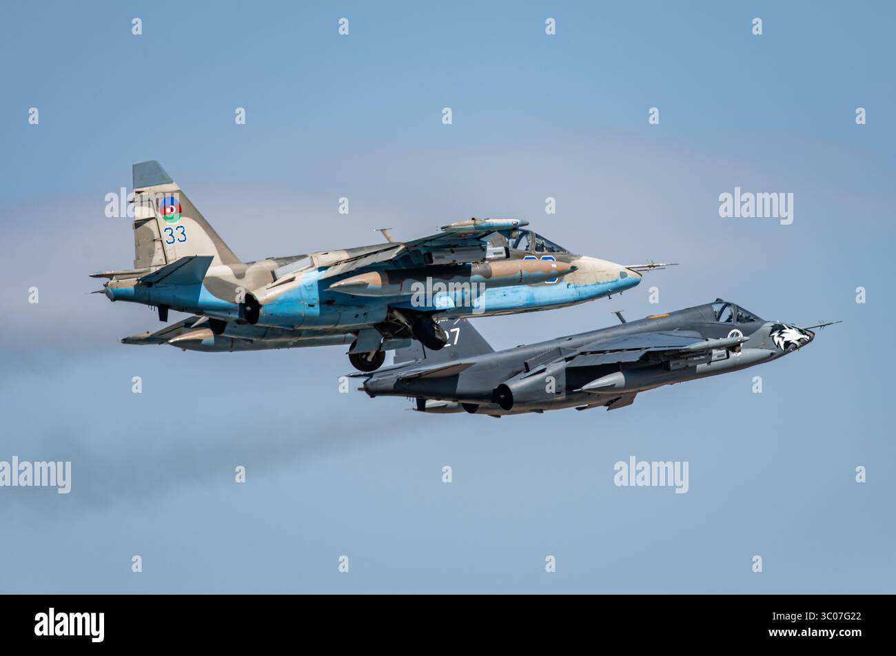 Die Übungen des Anatolischen Adlers 2023 werden in Konya fortgesetzt, zwei Sukhoi SU-25 der aserbaidschanischen Luftwaffe Konya Turkije Konya 07 01 2023 Stockfoto