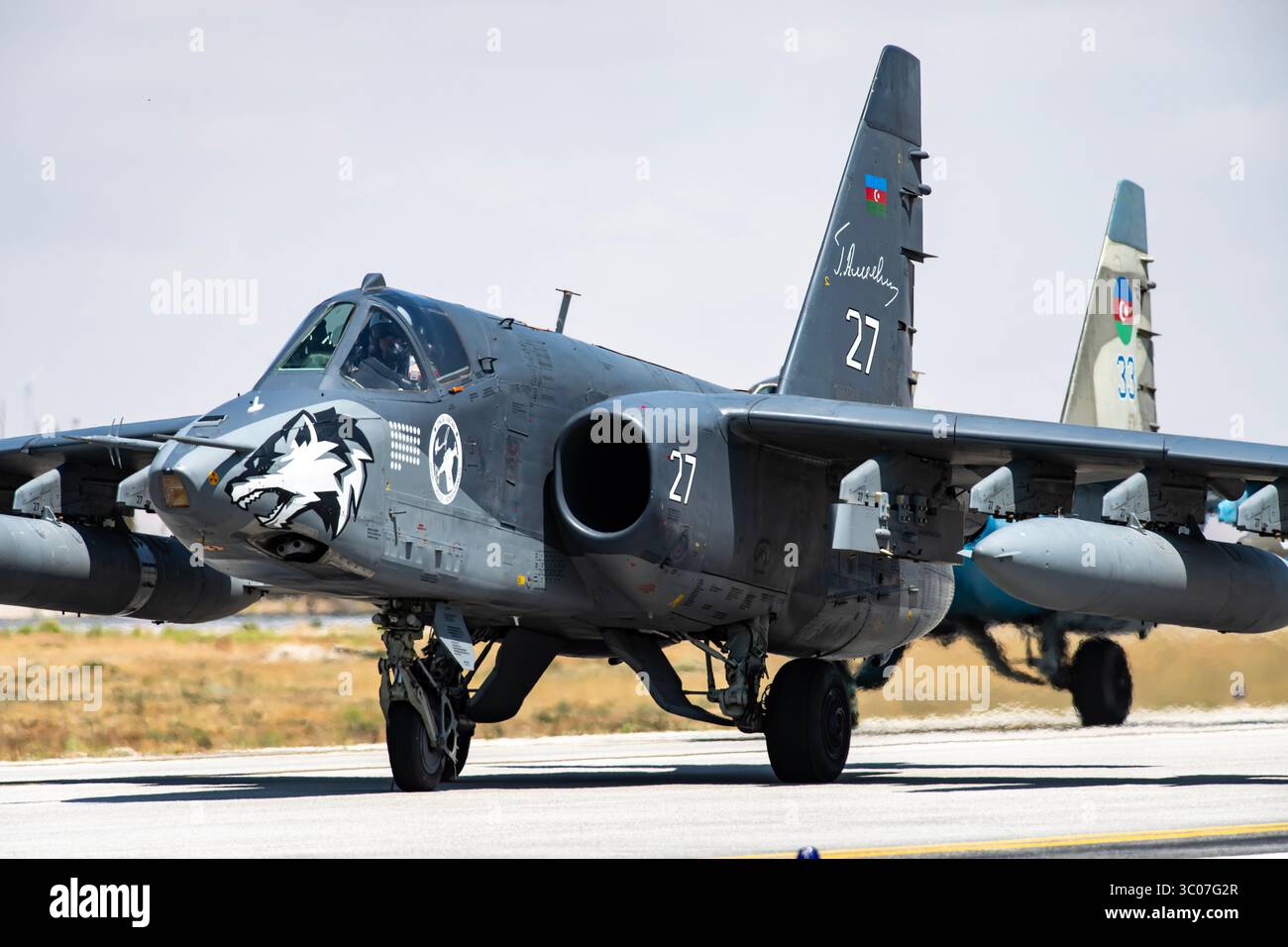 Die Übungen des Anatolischen Adlers 2023 werden in Konya fortgesetzt, zwei Sukhoi SU-25 der aserbaidschanischen Luftwaffe Konya Turkije Konya 07 01 2023 Stockfoto