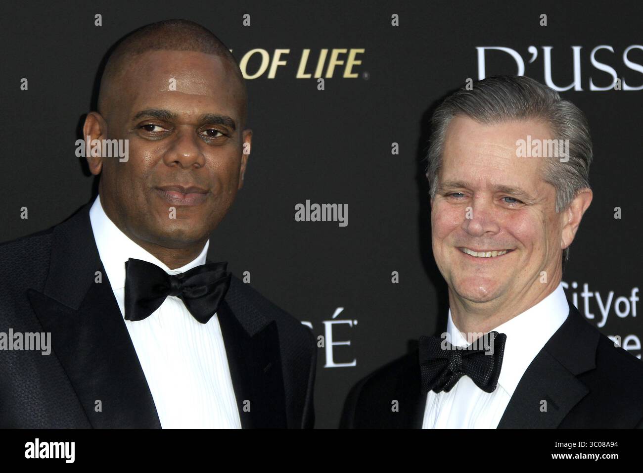 Oktober 2018 - Santa Monica, CA, USA - LOS ANGELES - 12. OKT: Jon Platt, Robert Stone bei der City of Hope Gala am 12. Oktober 2018 in Santa Monica, CA (Credit Image: © Kathy Hutchins Via ZUMA Wire) Stockfoto