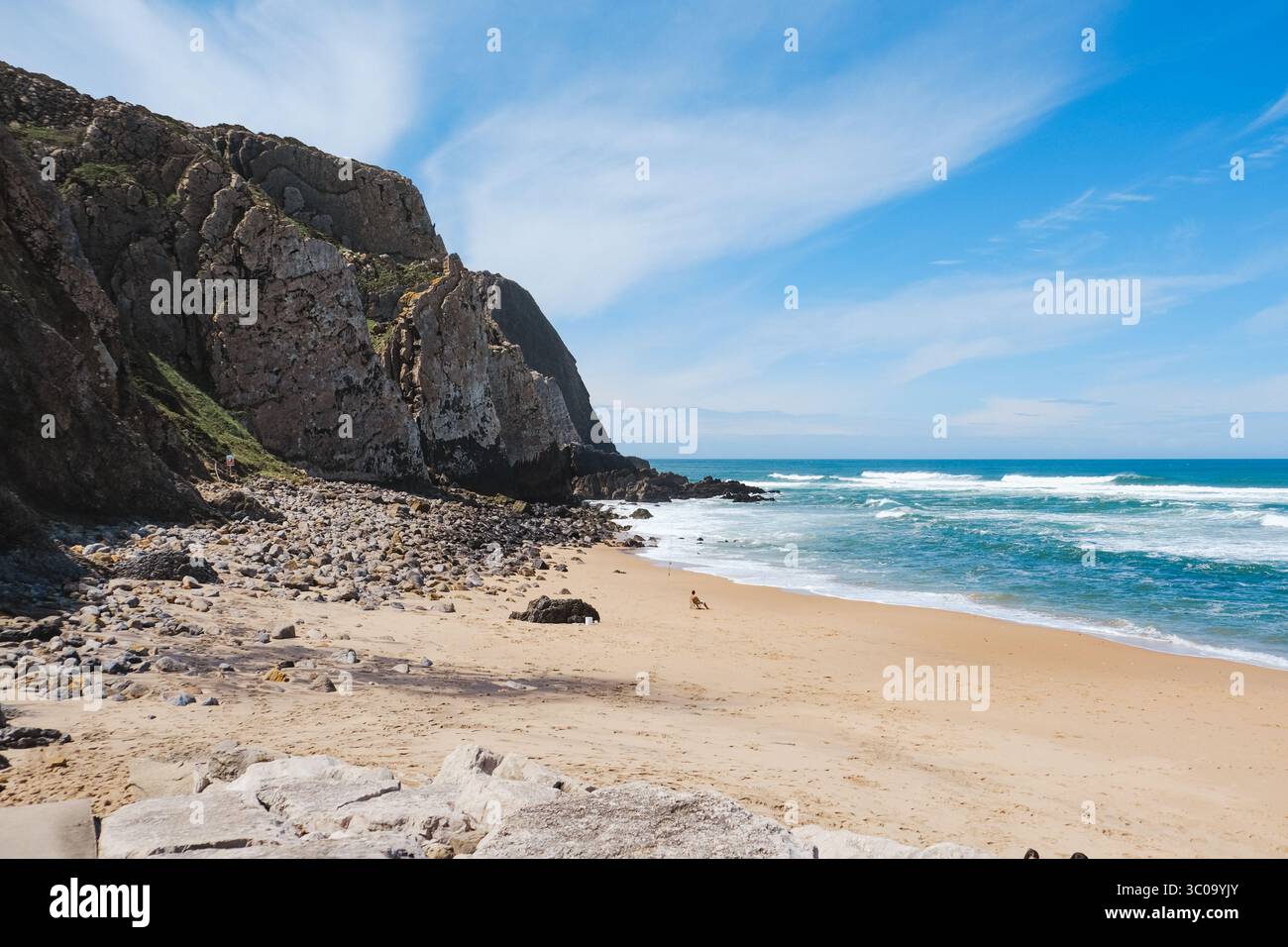 Atlantikküste in Praia Grande, Sintra, Portugal Stockfoto