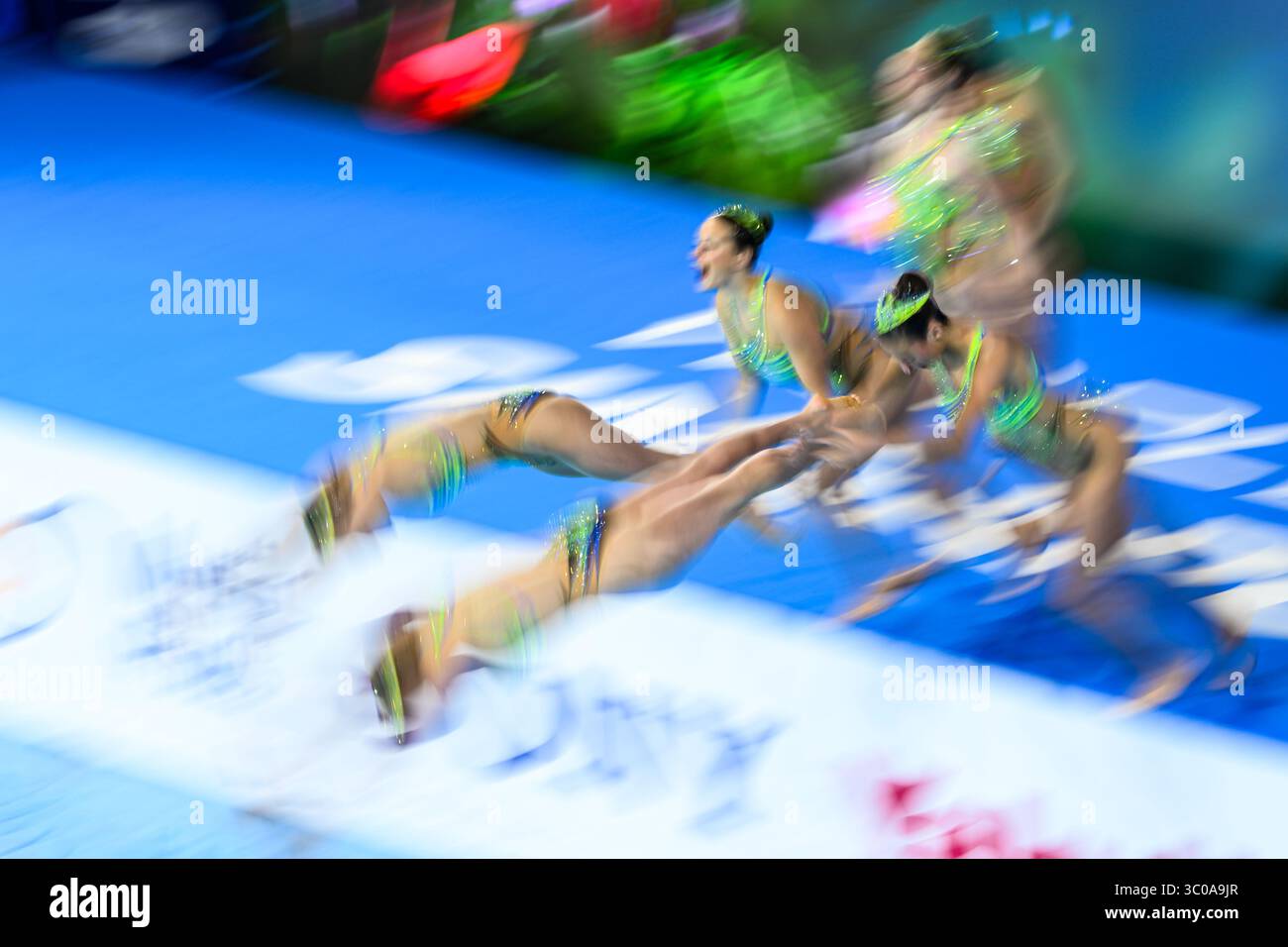 Athleten des Teams Frankreich treten im künstlerischen Schwimmteam Technische Vorspiele während der 22. Aquatikweltmeisterschaft in der WAC Arena in Singapur (Singapur) am 21. Juli 2025 an. Stockfoto
