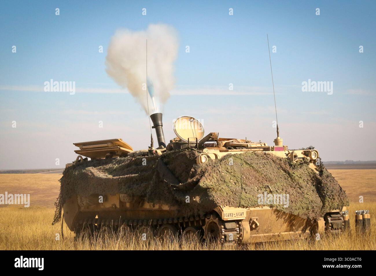 15. Oktober 2018 - Smardan, Rumänien - die Hauptquartier- und Hauptquartierkompanie, 2. Bataillon, 5. Kavallerieregiment, 1. Panzerbrigade Combat Team, 1. Kavalleriedivision Mörserzug feuert während Justice Sword eine Mörserrunde ab, einer multinationalen Trainingsveranstaltung, die darauf ausgelegt ist, die Interoperabilität zwischen US- und NATO-Truppen auf einem Trainingsgelände in Smarden, Rumänien, 15. Oktober 2018, aufzubauen. Das CAV 2-5 wird zur Unterstützung des Atlantik-Resolutionen, einer dauerhaften Übung zwischen US-Truppen und NATO, nach Europa entsandt. (Bild: © U.S. Army/ZUMA Wire/ZUMAPRESS.com) Stockfoto