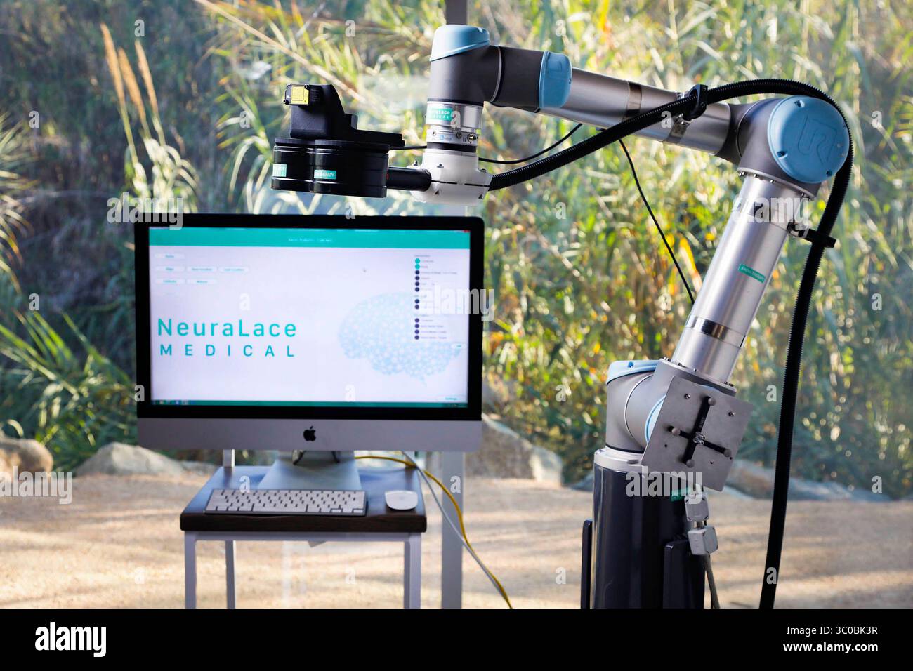 Oktober 2018 – Kalifornien, USA – SAN DIEGO, CA 26.10.2018: Shiv Shukla, Gründer und CEO von NeuraLace Medical. Er und das Unternehmen erfanden ein Axon-Therapiegerät, das mittels nicht-invasiver Therapie chronische Nervenschmerzen durch gezielte magnetische Impulse behandelt. Vor kurzem gewannen sie den ersten Preis beim John G. Watson Quick Pitch 2018 Competition. Foto: Howard Lipin/San Diego Union-Tribune/obligatorischer Credit: HOWARD LIPIN SAN DIEGO UNION-TRIBUNE/ZUMA PRESS (Credit Image: © Howard Lipin/San Diego Union-Tribune Via ZUMA Wire) Stockfoto