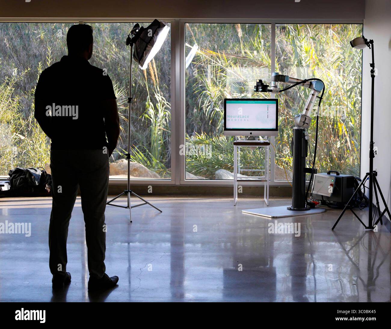 Oktober 2018 – Kalifornien, USA – SAN DIEGO, CA 26.10.2018: Shiv Shukla, Gründer und CEO von NeuraLace Medical. Er und das Unternehmen erfanden ein Axon-Therapiegerät, das mittels nicht-invasiver Therapie chronische Nervenschmerzen durch gezielte magnetische Impulse behandelt. Vor kurzem gewannen sie den ersten Preis beim John G. Watson Quick Pitch 2018 Competition. Foto: Howard Lipin/San Diego Union-Tribune/obligatorischer Credit: HOWARD LIPIN SAN DIEGO UNION-TRIBUNE/ZUMA PRESS (Credit Image: © Howard Lipin/San Diego Union-Tribune Via ZUMA Wire) Stockfoto