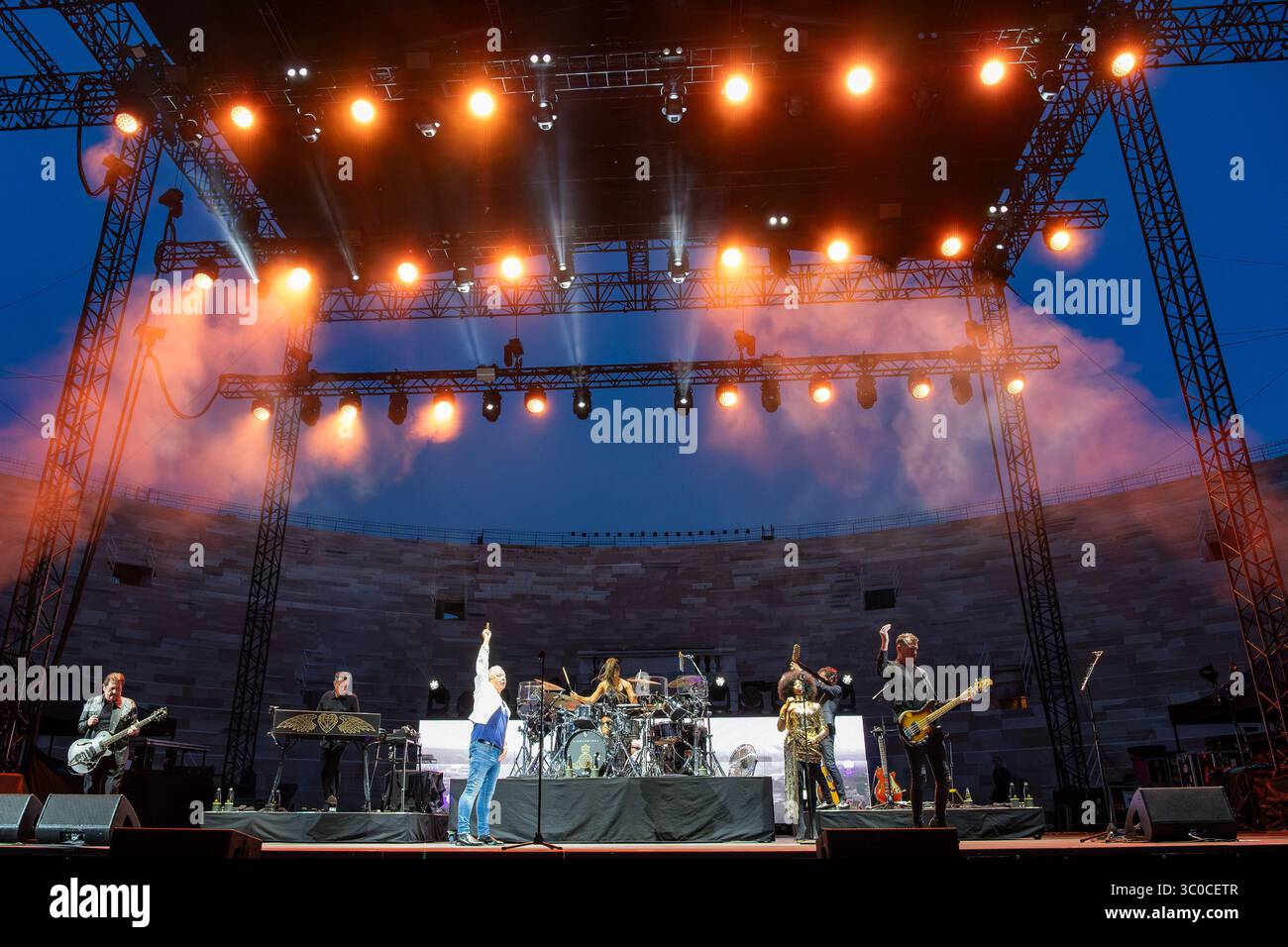 Die Simple Minds auf der Bühne während ihres Live-Konzerts in der Arena di Verona. 7. Juli 2025, Verona Italien. Stockfoto