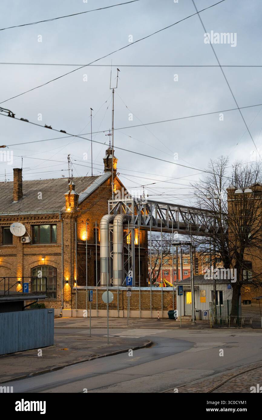 Industrieszene eines 5. Straßenbahndepots in Riga, Lettland Stockfoto