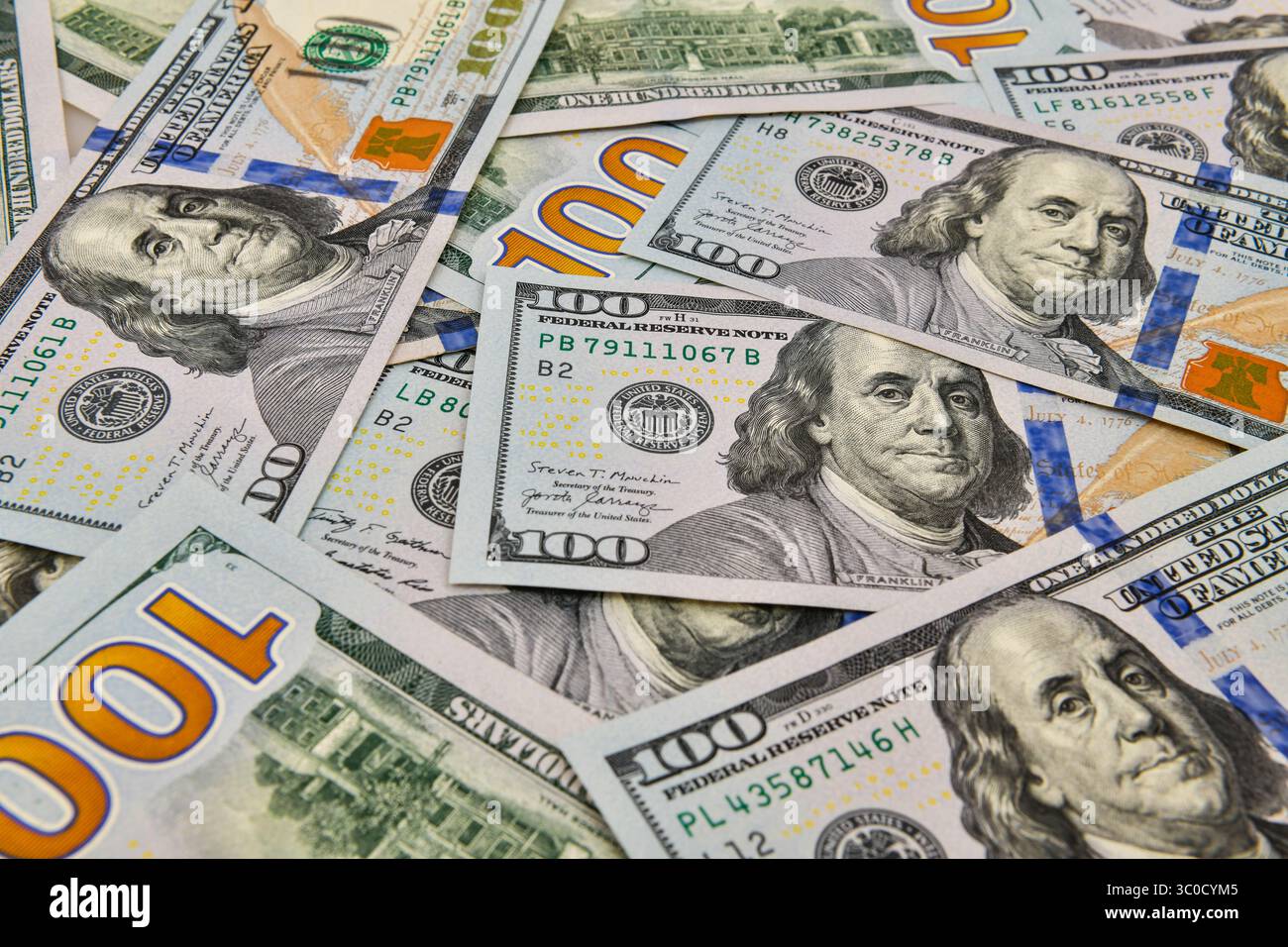 Hintergrund der US-Dollar-Scheine. Stapel amerikanischer Bargeld. 100-Dollar-Banknoten Stockfoto