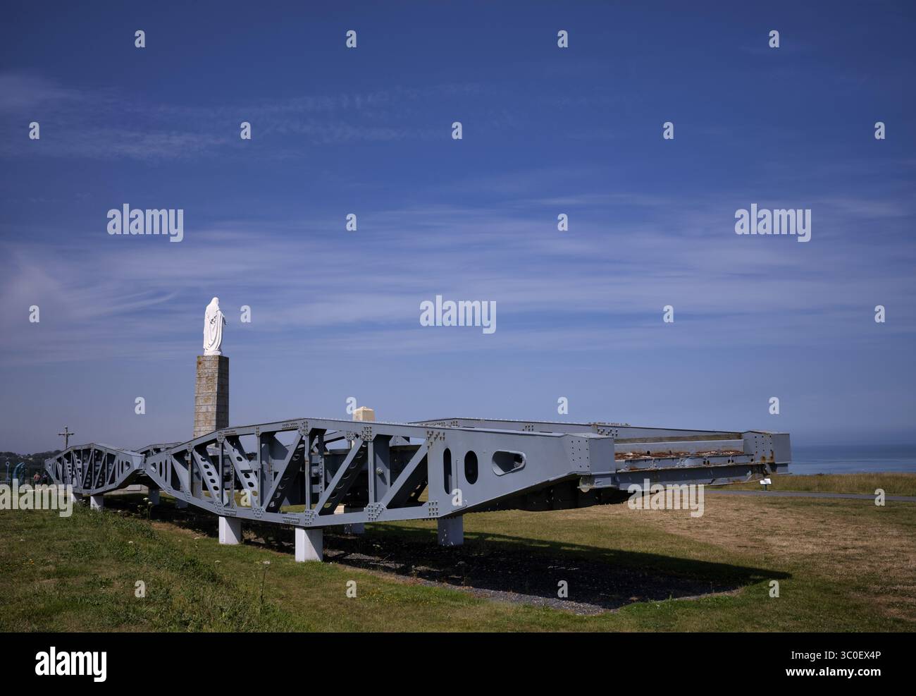 Metallstraßenabschnitt, Brücke, um die Pontons zu verbinden, Mulberry B Harbour, Mulberry Harbour, Port Winston, Gold Beach, Strand, D-Day, Operation Overlord Stockfoto