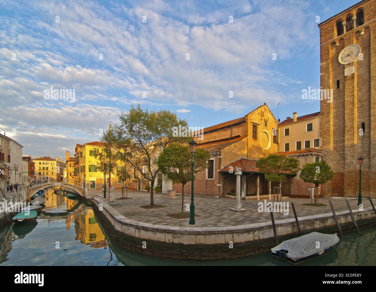 Essen, Venedig Italien San Nicolo dei mendicoli seltenes veneto-byzantinisches Baubeispiel aus dem 13. Jahrhundert Stockfoto