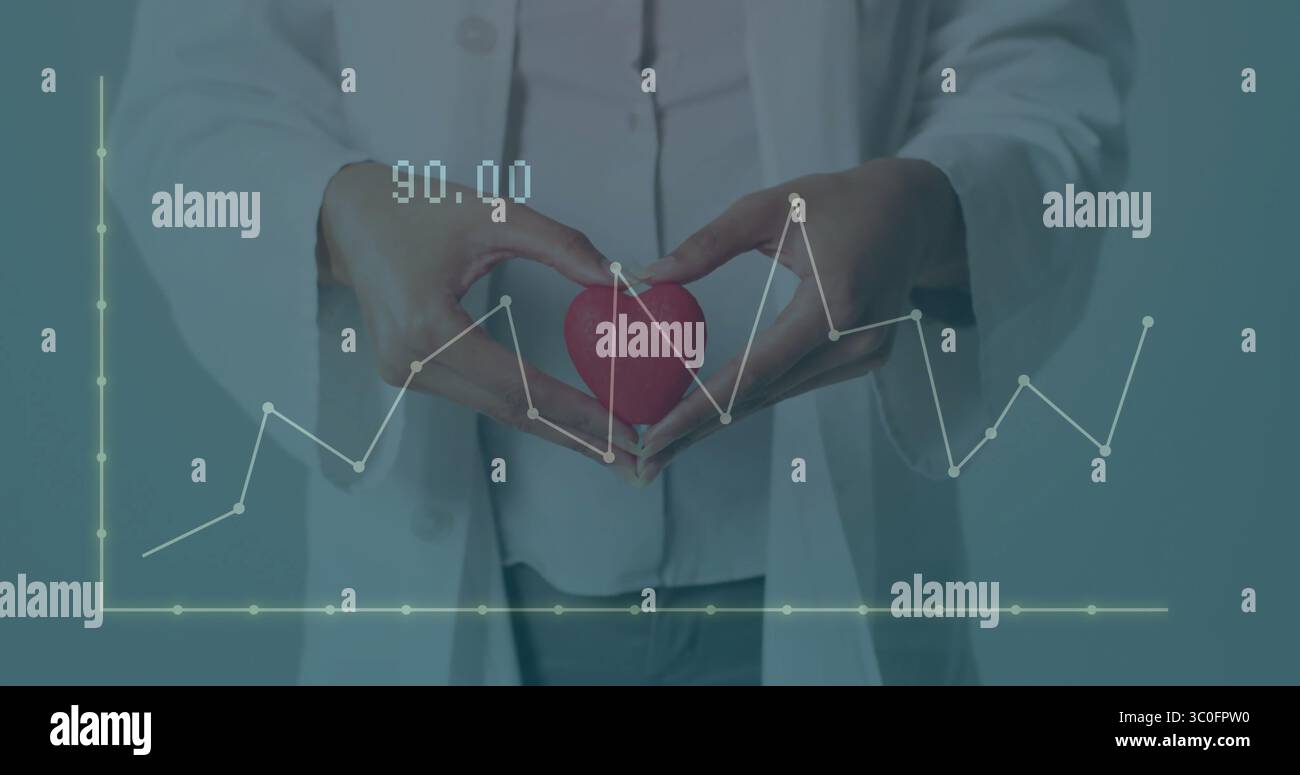 Medizinischer Fachmann hält das rote Herzmodell, während die Liniendiagrammdaten schweben und die Beschriftung 90 zeigt Stockfoto