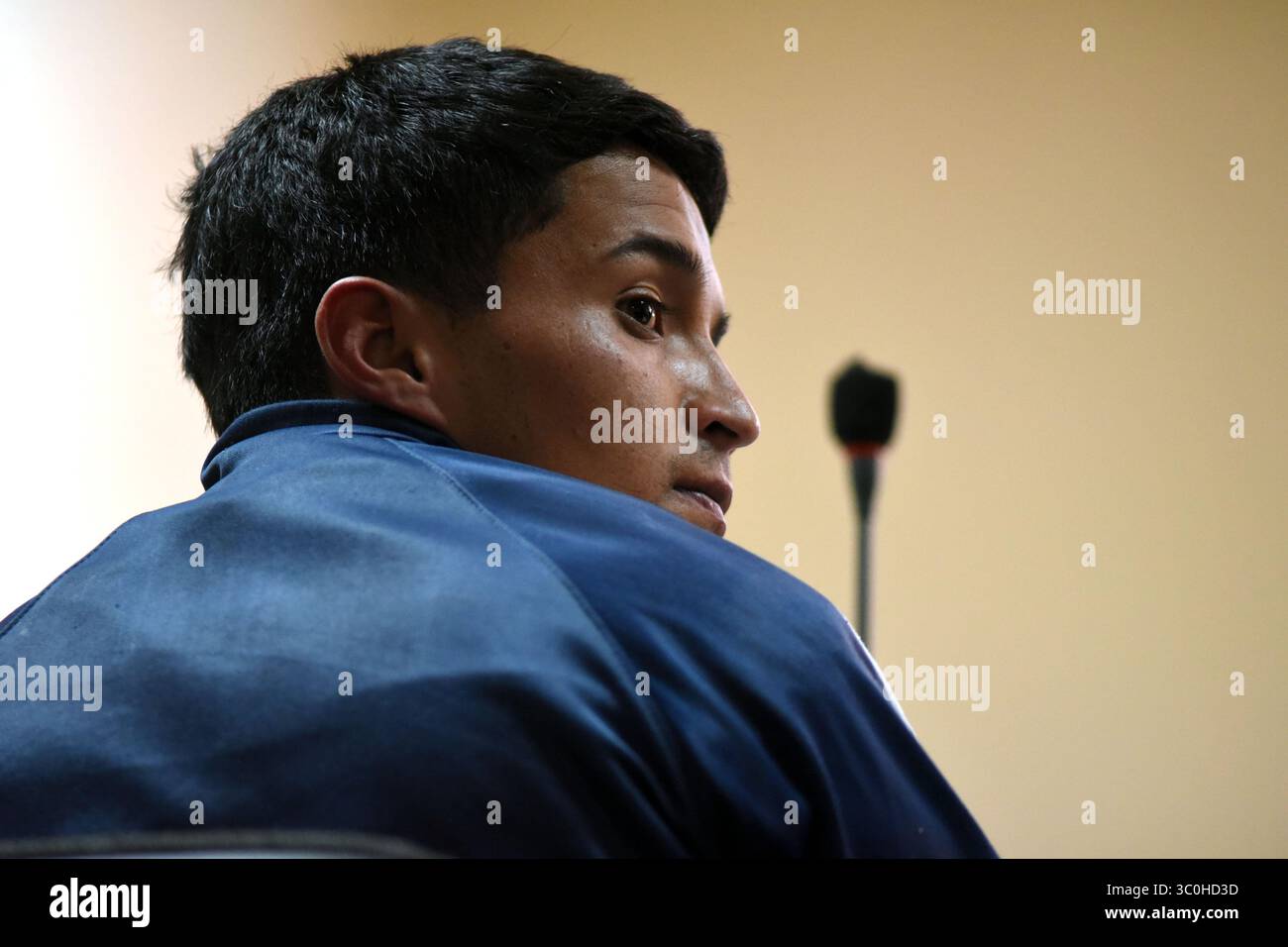 12. August 2018: Jonh Ã nderson Medina Camacho. CON 23 aÃ±os, Jonh Ã nderson Medina Camacho es SeÃ±alado por la PolicÃ­a por el crimen de Ã lvaro Torres, un funcionario del Banco de la RepÃºblica y es präsentado en audiencia pÃºblica en Paloquemao. BogotÃ 12 de Agosto 2018..Foto: CÃ ©sar Melgarejo.. crÃ: CEET. FotÃ³grafo: (Foto: © El Tiempo/GDA via ZUMA Wire) Stockfoto