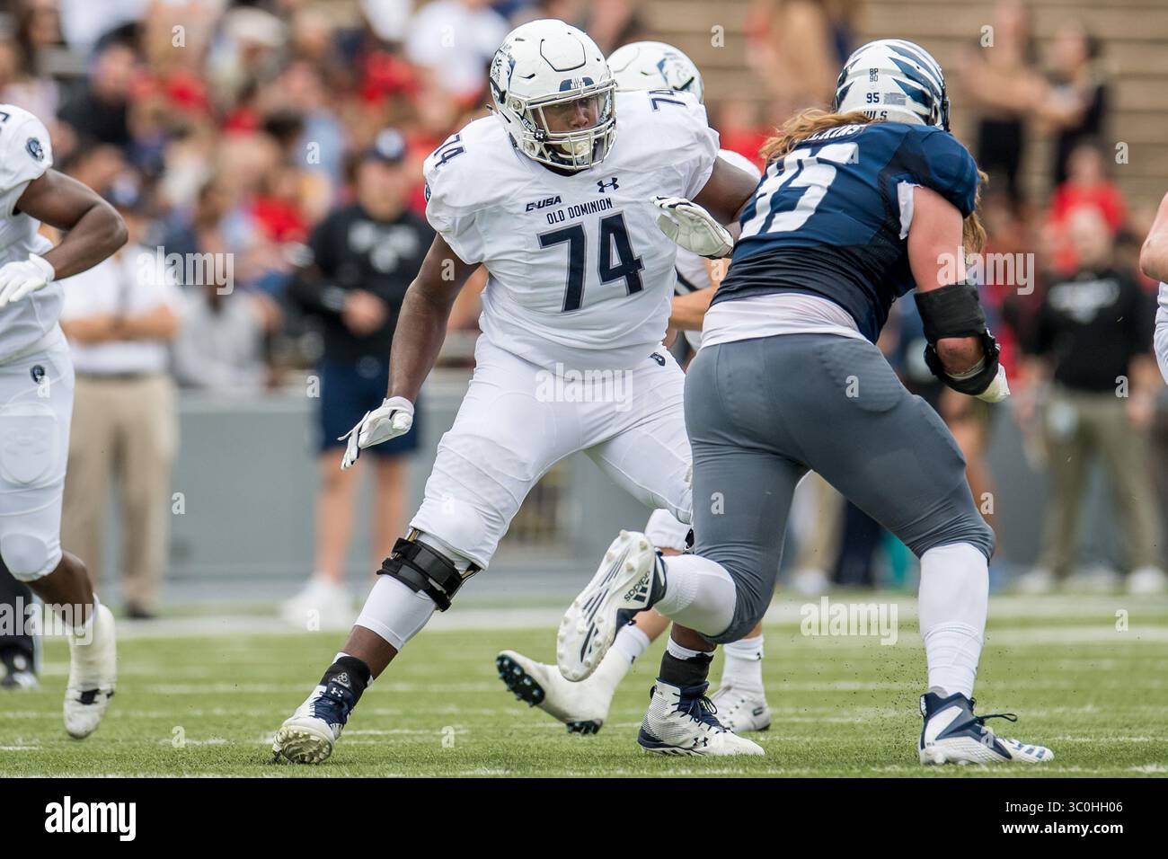 24. November 2018: Tony Barnett (74) im 1. Quartal eines NCAA-Fußballspiels zwischen den Old Dominion Monarchs und den Rice Owls im Rice Stadium in Houston, Texas. Rice gewann das Spiel 27 zu 13...Trask Smith/CSM(Credit Image: &Copy; Trask Smith/CSM via ZUMA Wire) Stockfoto