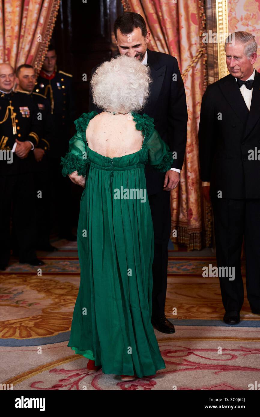 Prinz Felipe und Prinzessin Letizia nehmen an einem offiziellen Abendessen mit Prinz Charles & Camila, Herzogin von Cornwall im Palacio Real in Madrid Teil. Prinz Felipe von Spanien. HERZOGIN VON ALBA CAYETANA FITZ-JAMES STUART. PRINZESSIN LETIZIA VON SPANIEN. PRINZ CHARLES VON WALES. CAMILLA HERZOGIN VON CORNWALL. Stockfoto