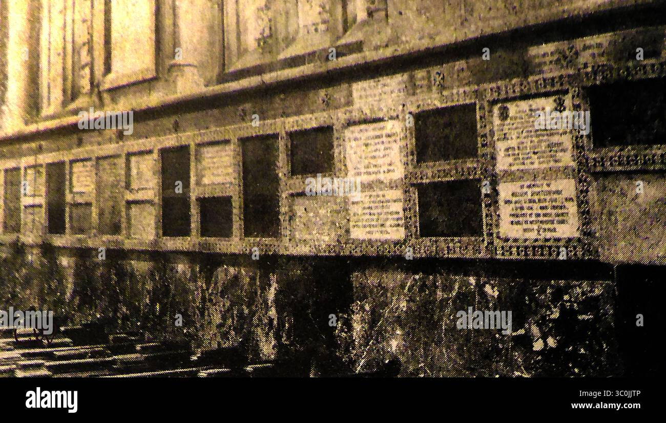 Das Altar der Tablets in 1915 Harrow School Chapel, Großbritannien. Diese Gedenktafeln im Nord- und Südquerschiff der Kapelle erinnern an die Soldaten, die in Harrow ausgebildet wurden und während des Südafrikanischen oder Burenkrieges (1899 bis 1902) starben. Die Kapelle wurde 1854-57 von George Gilbert Scott entworfen Stockfoto Das Altar der Tablets in 1915 Harrow School Chapel, Großbritannien. Diese Gedenktafeln im Nord- und Südquerschiff der Kapelle erinnern an die Soldaten, die in Harrow ausgebildet wurden und während des Südafrikanischen oder Burenkrieges (1899 bis 1902) starben. Die Kapelle wurde 1854-57 von George Gilbert Scott entworfen Stockfoto