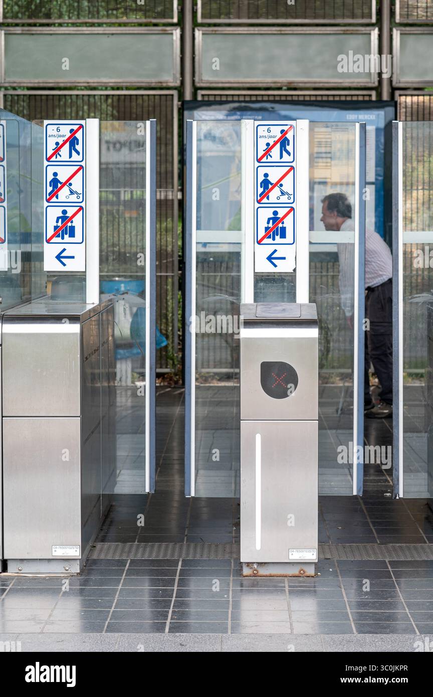 Ticketschalter an der U-Bahn-Haltestelle Erasmus Erasme in Anderlecht, Region Brüssel-Hauptstadt, Belgien 19. Juli 2025 Stockfoto
