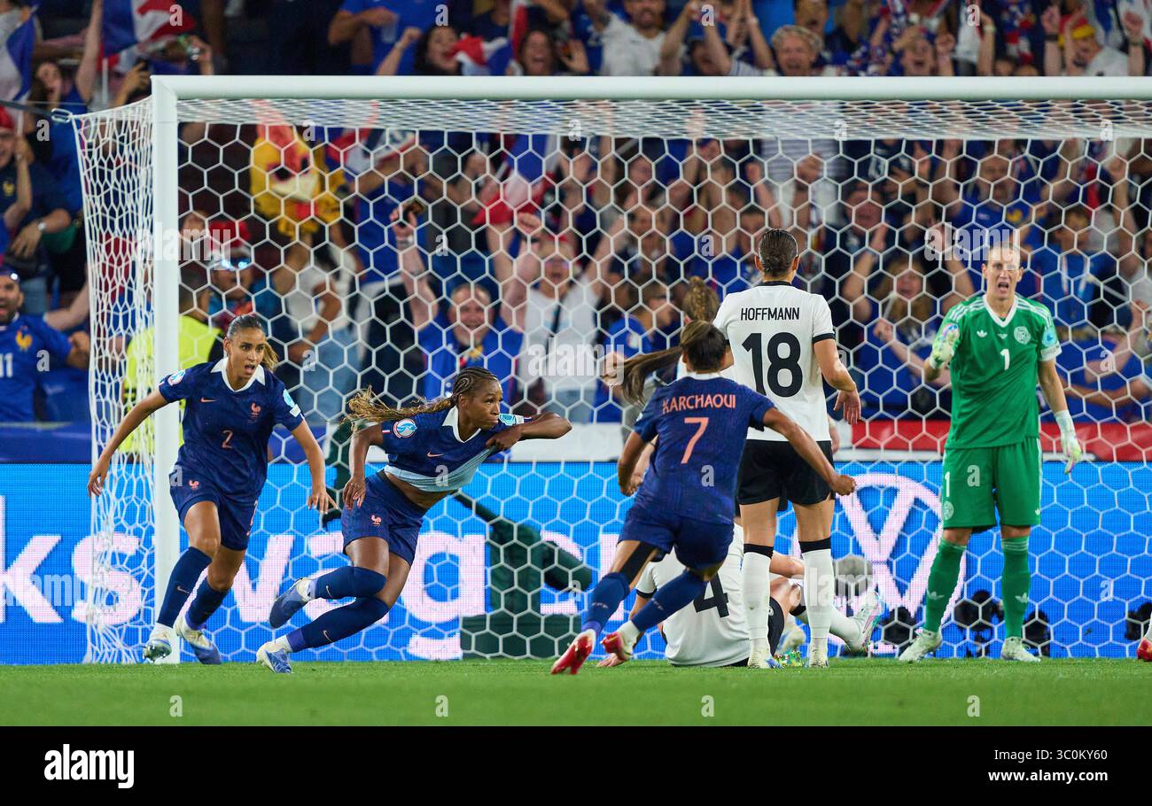 Basel, Schweiz. Juli 2025. Sandie Toletti #6 von Frankreich feiert ihr Abseitentor im Viertelfinale der UEFA Women EURO 2025, Spiel FRANKREICH - DEUTSCHLAND 5-6 N.E. 1-1 nach 120 Minuten in der Saison 2025/2026 am 19. Juli 2025 im St. Jakob-Park Basel, Schweiz. Fotograf: ddp Images/STAR-Images Credit: ddp Media GmbH/Alamy Live News Stockfoto