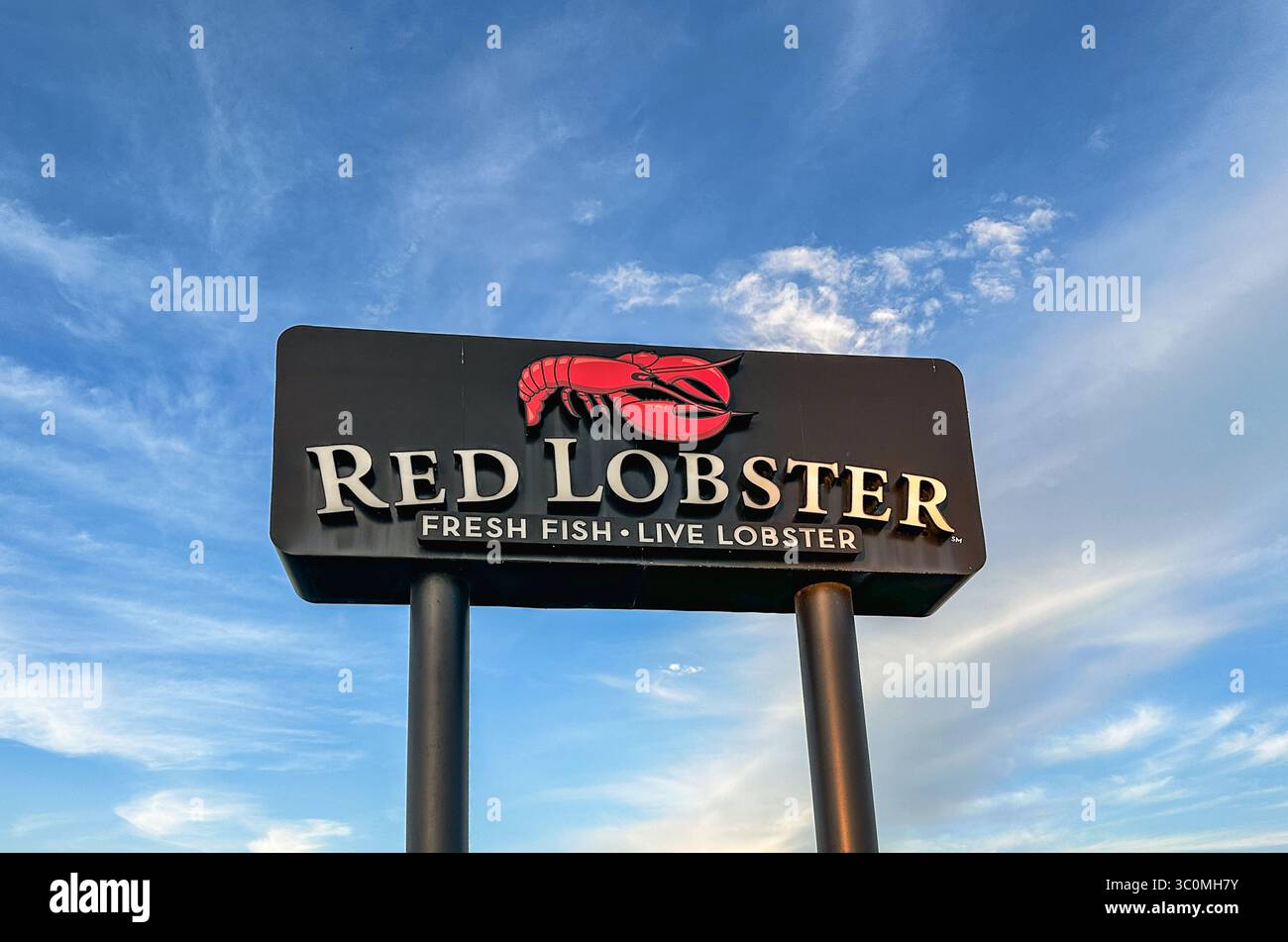 Schild mit dem Red Lobster Restaurant vor blauem Himmel Stockfoto