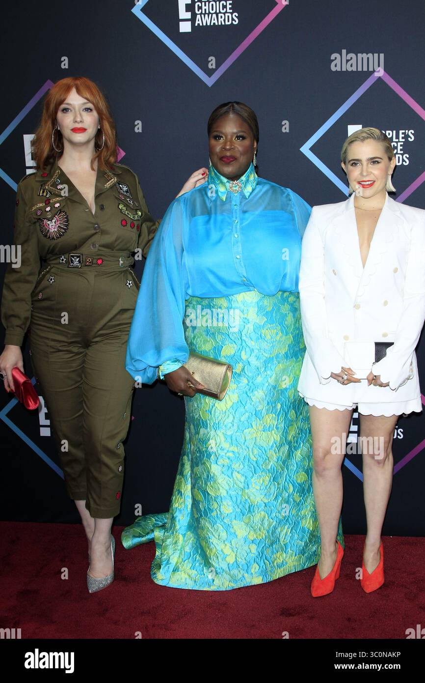 11. November 2018 - Santa Monica, CA, USA - LOS ANGELES - 11. November: Christina Hendricks, Retta, Mae Whitman bei den People's Choice Awards 2018 im Barker Hanger am 11. November 2018 in Santa Monica, CA (Credit Image: © Kathy Hutchins via ZUMA Wire) Stockfoto