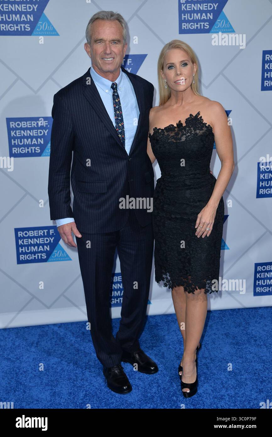 12. Dezember 2018 - New York, NY, USA - 12. Dezember 2018 New York City. Robert F. Kennedy Jr und Cheryl Hines nehmen am 12. Dezember 2018 am 50. Jahrestag der Ripple of Hope Awards in New York City Teil. (Foto: © Kristin Callahan/Ace Pictures via ZUMA Press) Stockfoto