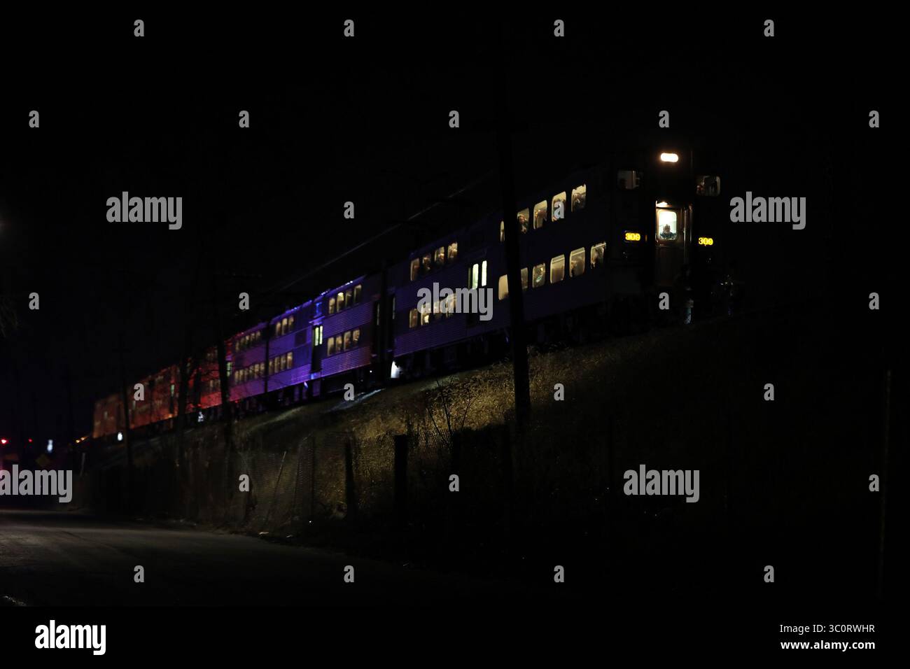 17. Dezember 2018 – Chicago, IL, USA – Szene am South Shore 103rd Street Rosemoor, wo zwei Polizisten des Chicago Police Department von einem Zug getötet wurden, während sie einen Schussruf am Montag, den 17. Dezember 2018, durchsuchten. (Bild: © E. Jason Wambsgans/Chicago Tribune/TNS via ZUMA Wire) Stockfoto