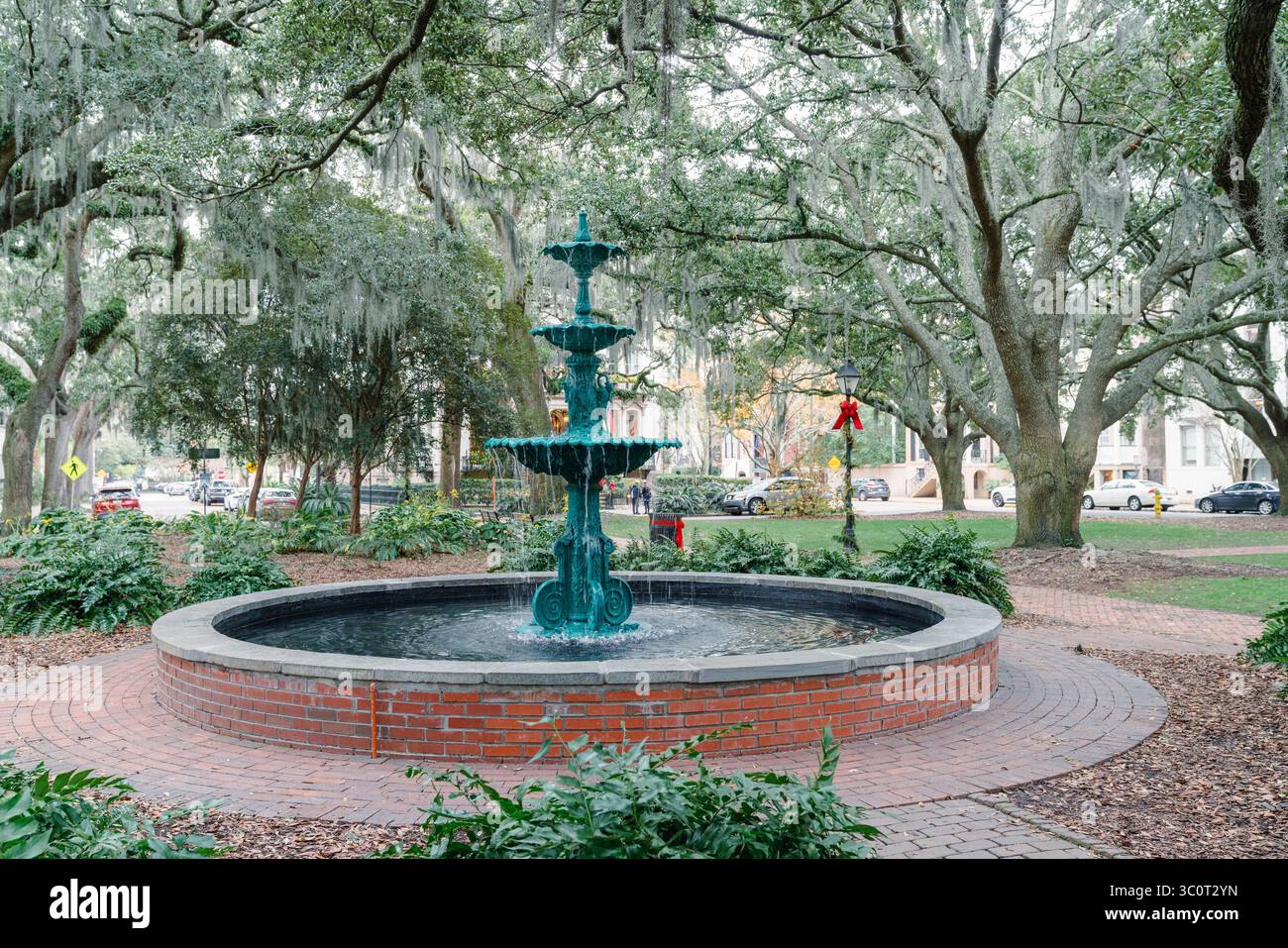 Brunnen mitten auf dem Lafayette Square in Savannah, Georgia Stockfoto Brunnen mitten auf dem Lafayette Square in Savannah, Georgia Stockfoto