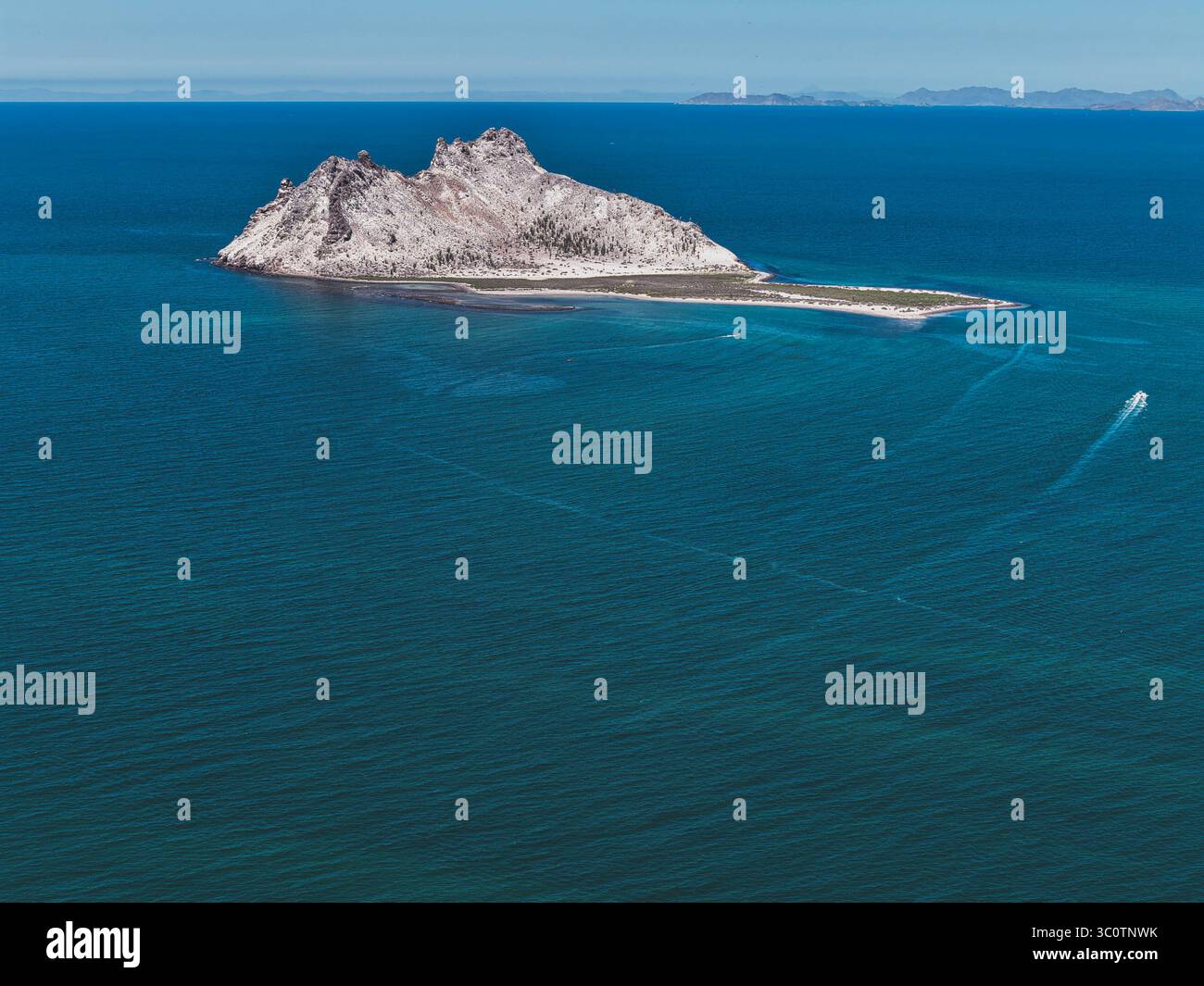 Alcatraz Island in der Kino Bay, in der Gemeinde Hermosillo, Teil des Golfs von Kalifornien, auch bekannt als das Meer von Cortez oder Bermejo Meer, in der zentralwestlichen Region des Bundesstaates Sonora, in der Sonora Wüste und an der Küste des Meeres von Cortez. Die mexikanische Stadt Kino Viejo (Foto: Luis Gutierrez/Norte Photo) Isla Alcatraz en Bahía de Kino en municipio de Hermosillo 2025, parte del golfo de California también como mar de Cortés o mar Bermejo, en la Región Centro-oeste del estado de Sonora, en la Zona del desierto sonorense y en la costa del mar de Cortés. pueblo mexica Stockfoto