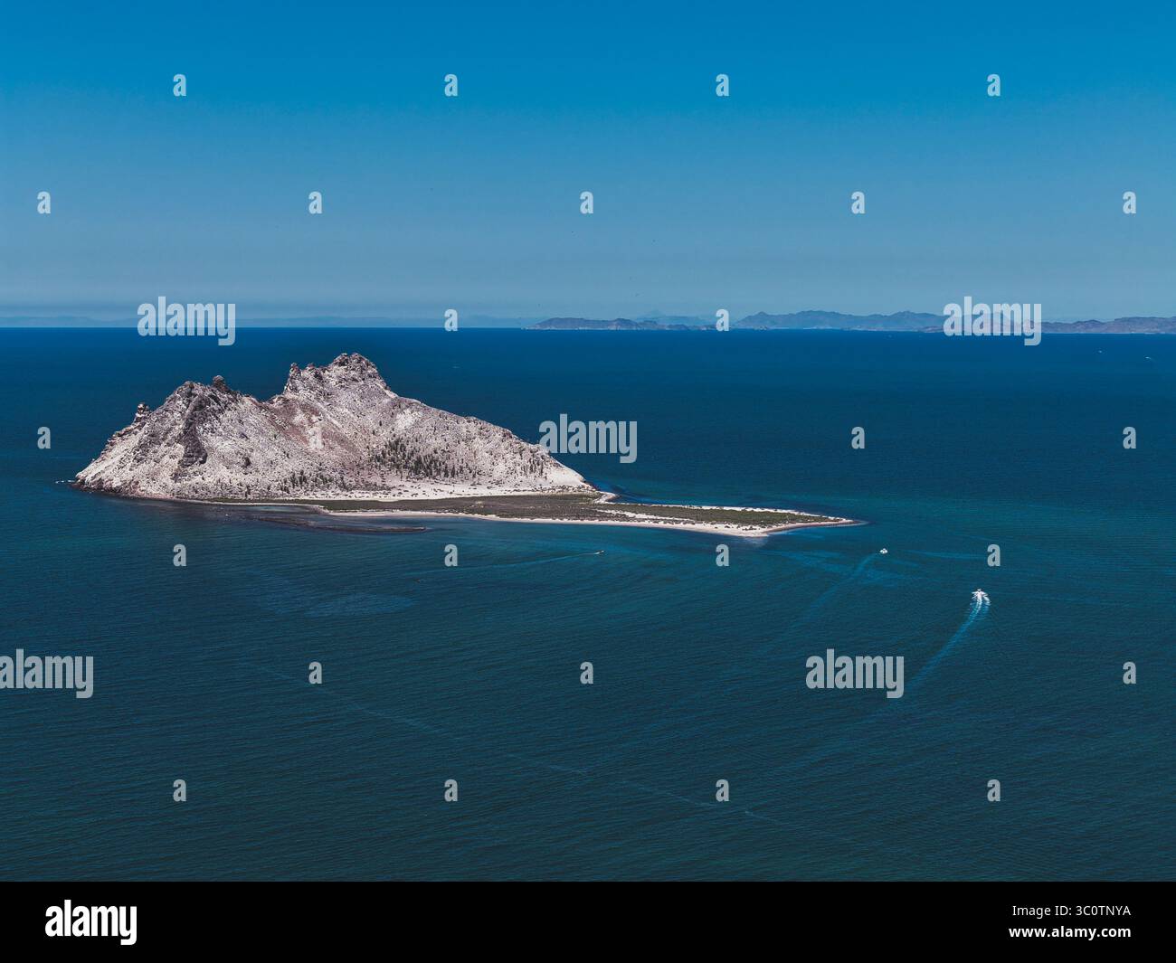 Alcatraz Island in der Kino Bay, in der Gemeinde Hermosillo, Teil des Golfs von Kalifornien, auch bekannt als das Meer von Cortez oder Bermejo Meer, in der zentralwestlichen Region des Bundesstaates Sonora, in der Sonora Wüste und an der Küste des Meeres von Cortez. Die mexikanische Stadt Kino Viejo (Foto: Luis Gutierrez/Norte Photo) Isla Alcatraz en Bahía de Kino en municipio de Hermosillo 2025, parte del golfo de California también como mar de Cortés o mar Bermejo, en la Región Centro-oeste del estado de Sonora, en la Zona del desierto sonorense y en la costa del mar de Cortés. pueblo mexica Stockfoto