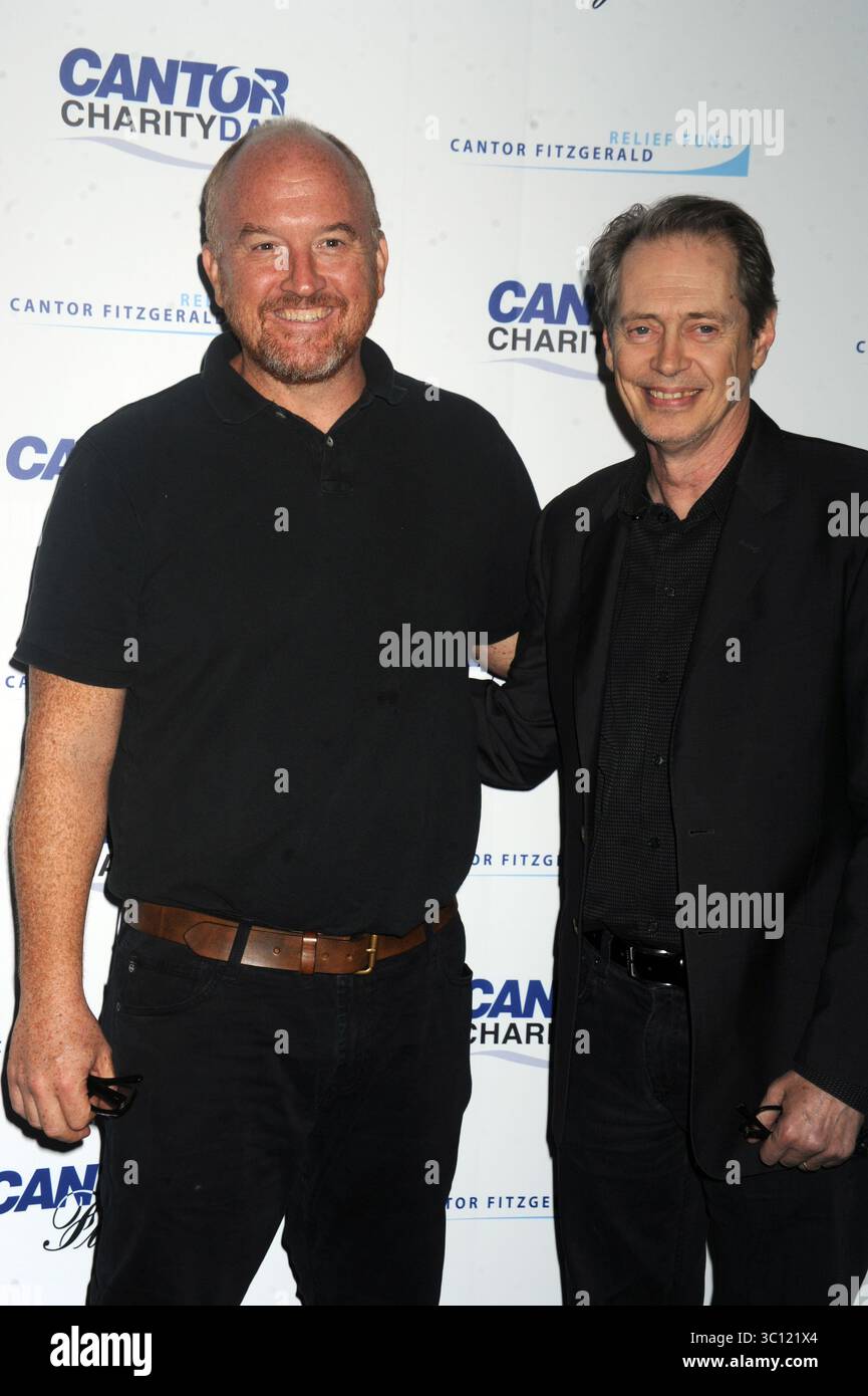 NEW YORK, NY - 11. SEPTEMBER: Louis C.K., Steve Buscemi nimmt am 11. September 2015 in New York City am jährlichen Wohltätigkeitstag Teil, DER von Cantor Fitzgerald und BGC bei BGC Partners, INC. Veranstaltet wird. Leute: Louis C.K., Steve Buscemi. (Kreditbild: © SMG via ZUMA Wire) Stockfoto