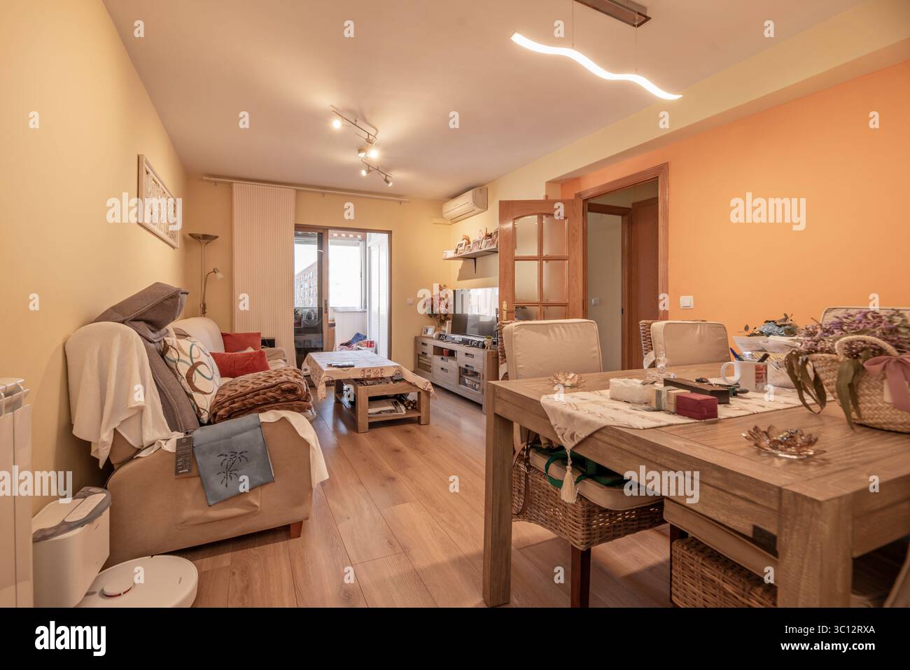Wohnzimmer: Das Epizentrum von Komfort und Geselligkeit Stockfoto