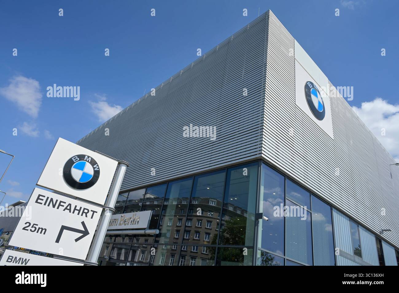 BMW Autohaus, Niederlassung, Kaiserdamm, Charlottenburg, Bezirk Charlottenburg-Wilmersdorf, Berlin, Deutschland *** BMW Händler, Niederlassung, Kaiserdamm, Charlottenburg, Bezirk Charlottenburg Wilmersdorf, Berlin, Deutschland Stockfoto