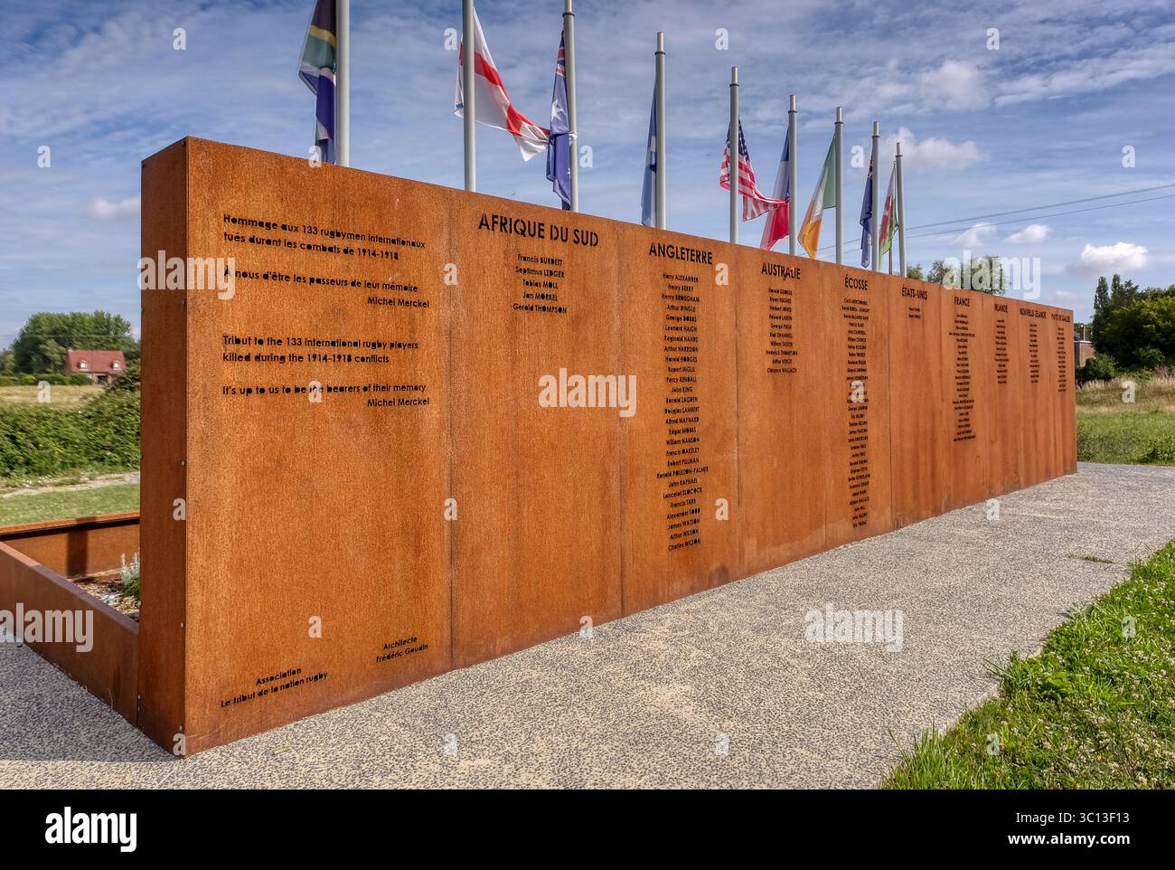 Gedenkfeier für die 137 internationalen Rugbyspieler, die während des Konflikts 1914-1918 in Fromelles, Frankreich, getötet wurden. Stockfoto