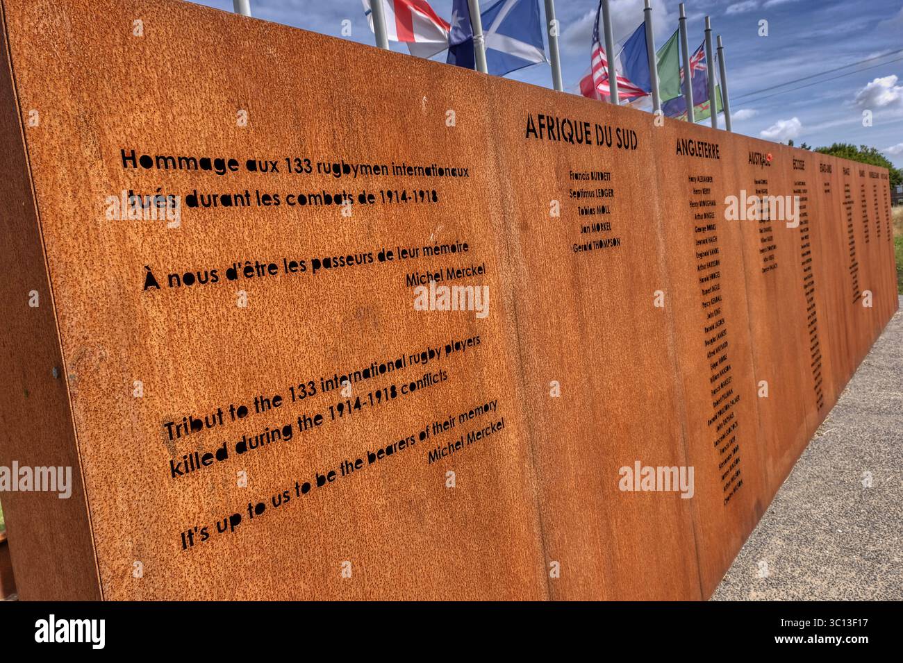 Gedenkfeier für die 137 internationalen Rugbyspieler, die während des Konflikts 1914-1918 in Fromelles, Frankreich, getötet wurden. Stockfoto