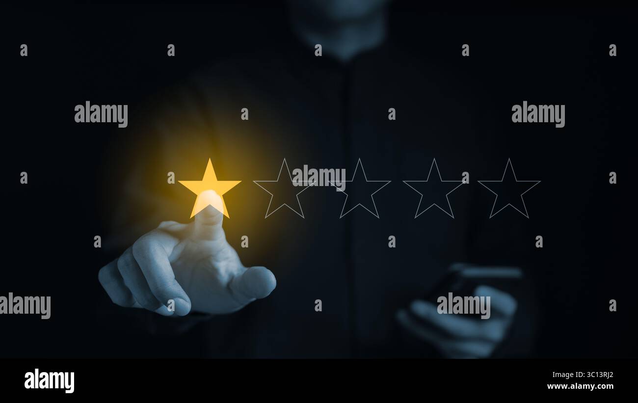 Konzept der Umfrage zur Zufriedenheit mit Kundenbewertungen. Erleben Sie unzufriedene, unglückliche Nutzer, die in der Online-Umfrage Traurigkeit Emotionen zeigen. Schlechte Bewertung, Stockfoto