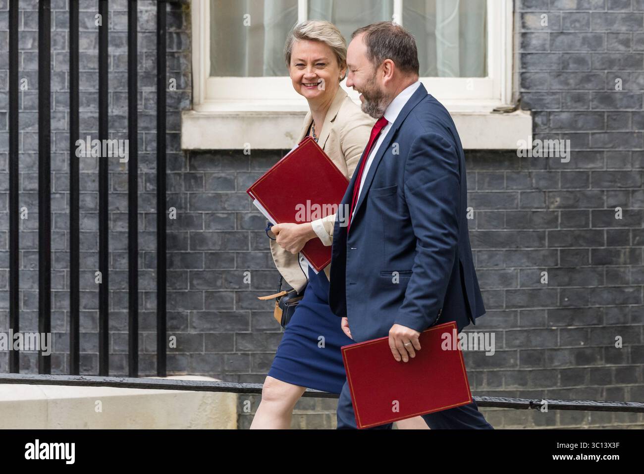Downing Street, London, Großbritannien. Juli 2025. Yvette Cooper, Staatssekretärin des Innenministeriums, und Ian Murray, Staatssekretär für Schottland, nehmen an der wöchentlichen Kabinettssitzung in der Downing Street 10 Teil. Quelle: Amanda Rose/Alamy Live News Stockfoto