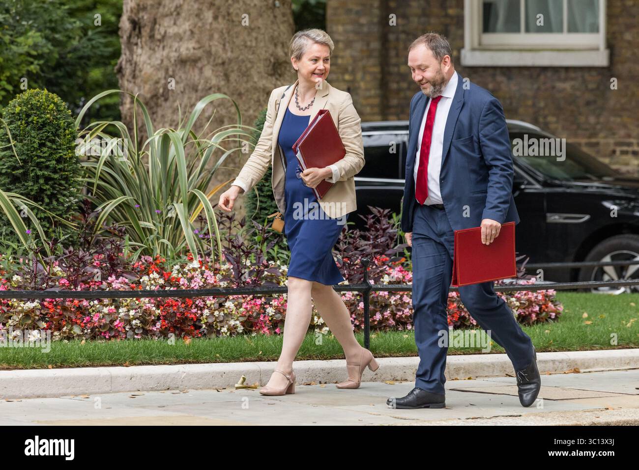 Downing Street, London, Großbritannien. Juli 2025. Yvette Cooper, Staatssekretärin des Innenministeriums, und Ian Murray, Staatssekretär für Schottland, nehmen an der wöchentlichen Kabinettssitzung in der Downing Street 10 Teil. Quelle: Amanda Rose/Alamy Live News Stockfoto
