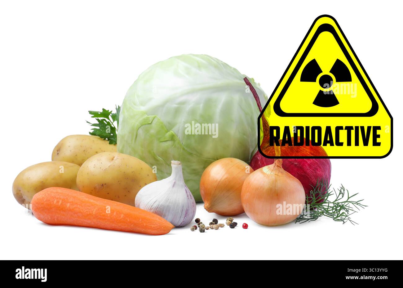 Frisches Gemüse und radioaktives Zeichen auf weißem Hintergrund. Umweltverschmutzung, verschmutzte Lebensmittel Stockfoto