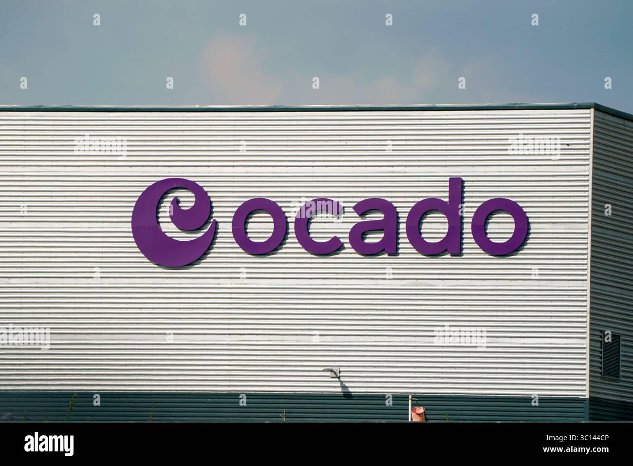 Ocado Food Corporate Sign 2025 in Daventry, Großbritannien Stockfoto