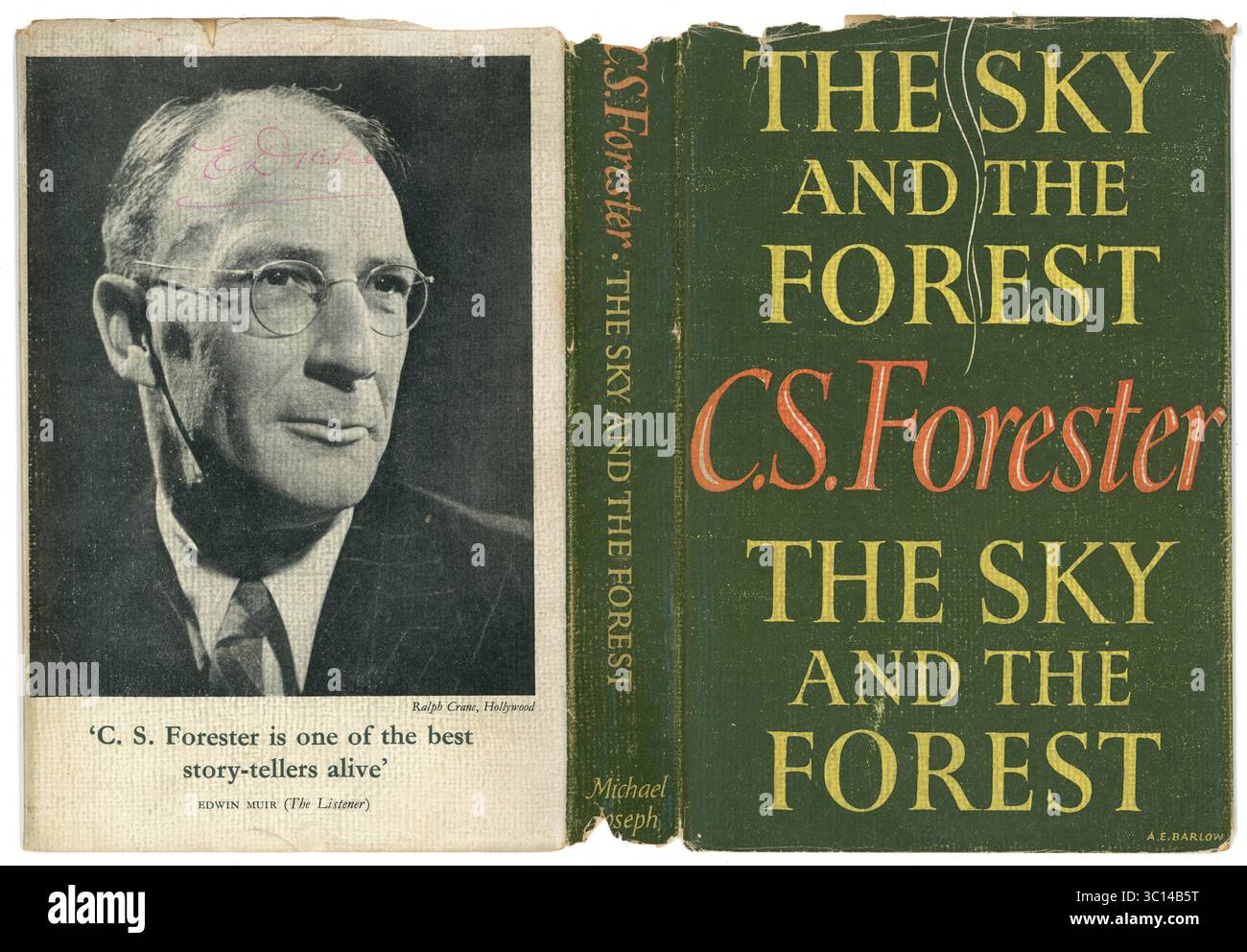 Vintage 1940er gebundenes Buch, Vorder- und Rückseite von The Sky and the Forest von C.S. Forester, Erstausgabe, 1948. C.S. Forester war der Pseudonym von Cecil Louis Troughton Smith, einem englischen Schriftsteller. Stockfoto