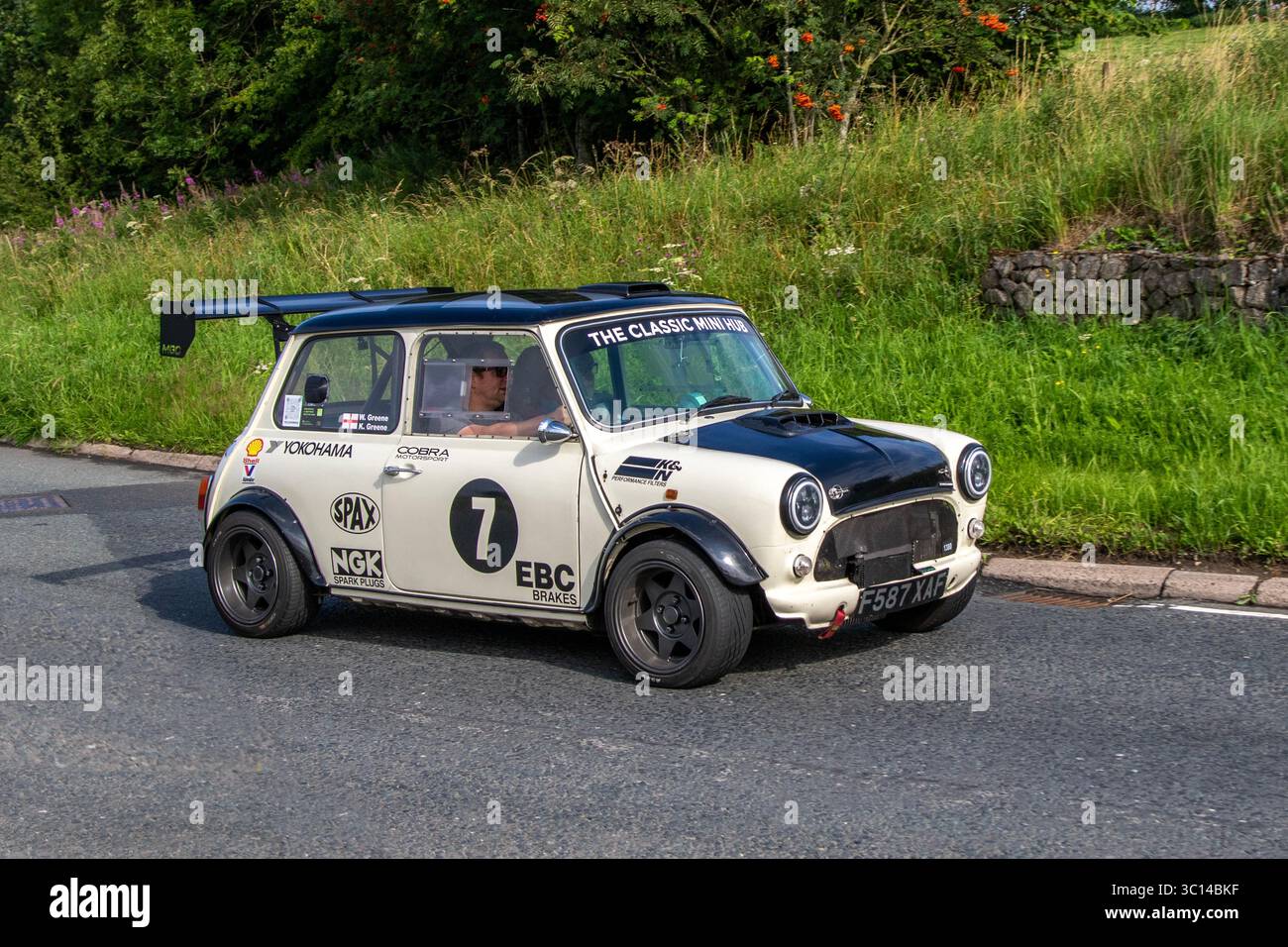 1989 80er Jahre White Austin Mini 1000 City E Car Saloon Benzinmotor 998 ccm; auf der Wheels Up North Weekender Oldtimer und Performance, Sammler und Enthusiasten Motorshow. Kendal, Großbritannien Stockfoto