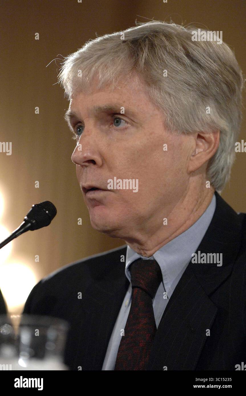 10. September 2007: Washington, District of Columbia, USA: General David Petraeus und Botschafter Ryan Crocker berichten vor dem Kongress über den Verlauf des Krieges im Irak. crocker beantwortet Fragen. Washington D.C., 09-10-2007. - I12233CB. (Kreditbild: Christy Bowe/ZUMA Wire) Stockfoto 10. September 2007: Washington, District of Columbia, USA: General David Petraeus und Botschafter Ryan Crocker berichten vor dem Kongress über den Verlauf des Krieges im Irak. crocker beantwortet Fragen. Washington D.C., 09-10-2007. - I12233CB. (Kreditbild: Christy Bowe/ZUMA Wire) Stockfoto