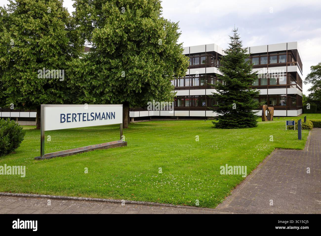 Guetersloh, Nordrhein-Westfalen, Deutschland - BERTELSMANN, Hauptsitz der Bertelsmann SE & Co. KGaA. Bertelsmann ist ein internationales Medien-, Dienstleistungs-, Stockfoto