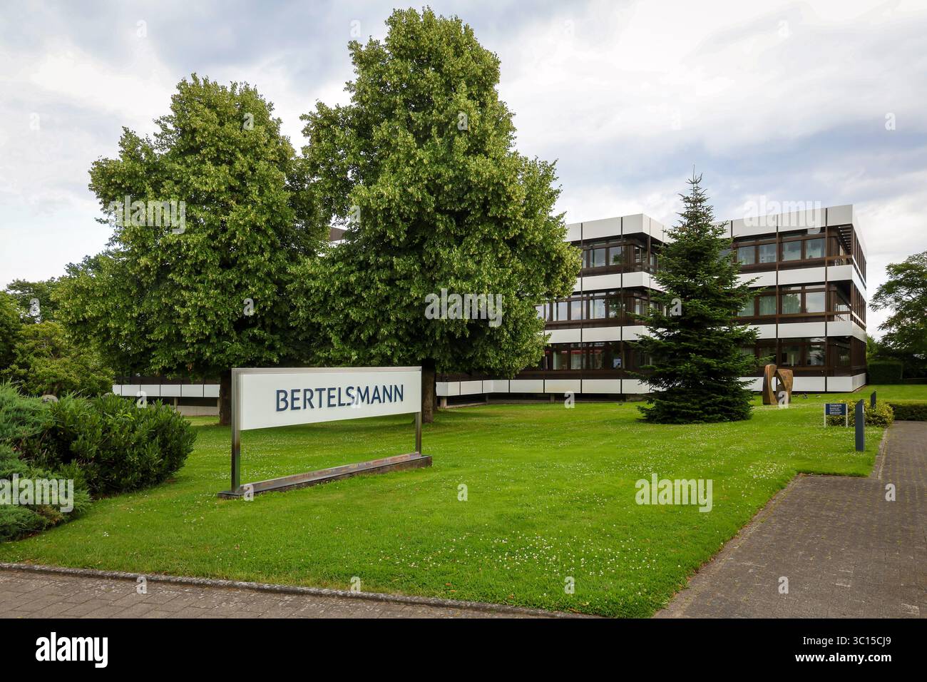Guetersloh, Nordrhein-Westfalen, Deutschland - BERTELSMANN, Hauptsitz der Bertelsmann SE & Co. KGaA. Bertelsmann ist ein internationales Medien-, Dienstleistungs-, Stockfoto